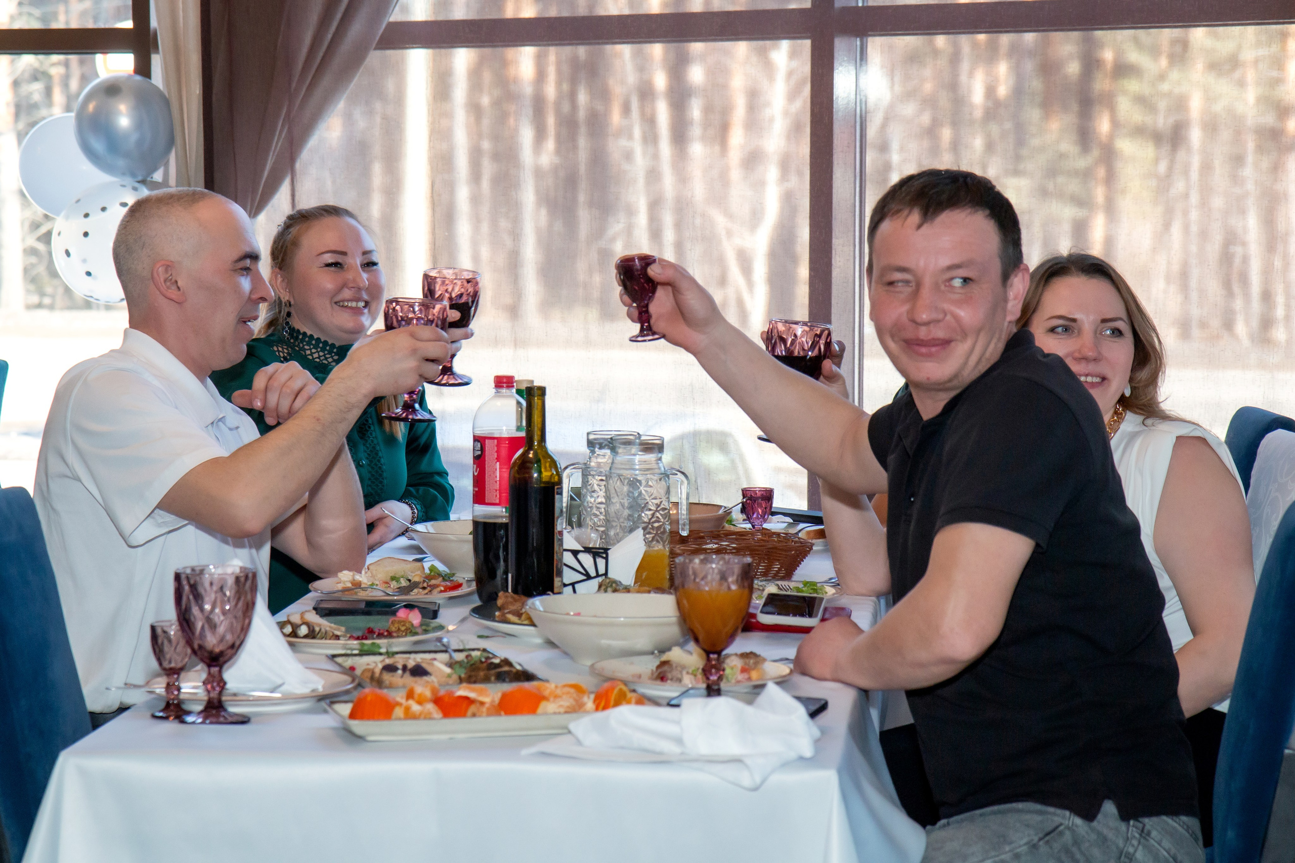 Данил и Елизавета. Банкет. Фотограф в Шелехове, лучшие выпускные альбомы в Шелехове