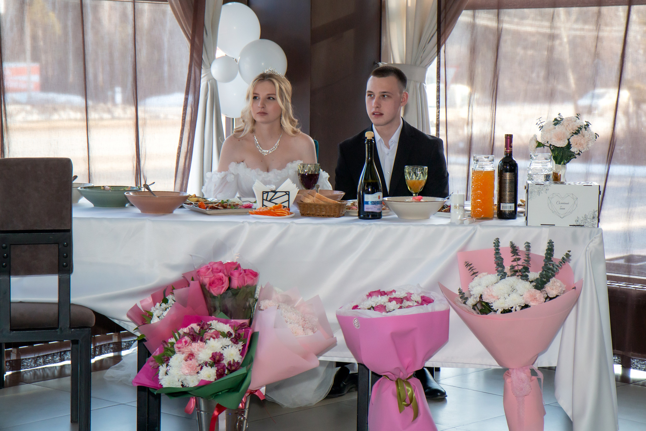 Данил и Елизавета. Банкет. Фотограф в Шелехове, лучшие выпускные альбомы в Шелехове