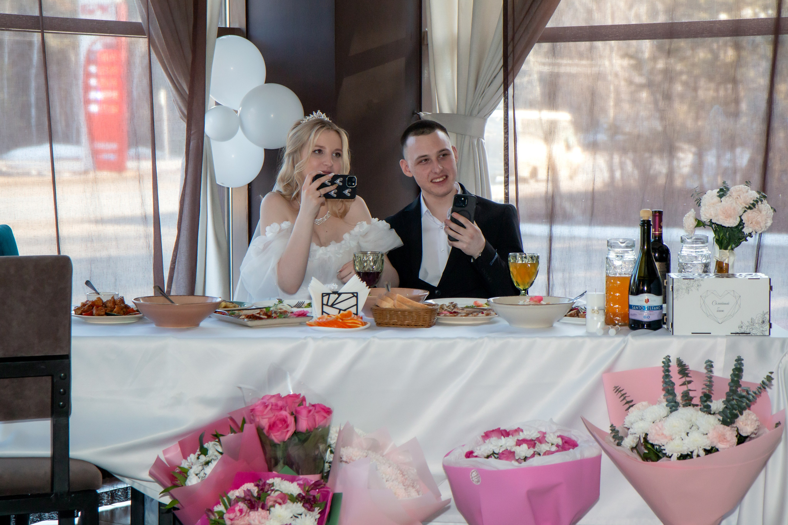 Данил и Елизавета. Банкет. Фотограф в Шелехове, лучшие выпускные альбомы в Шелехове