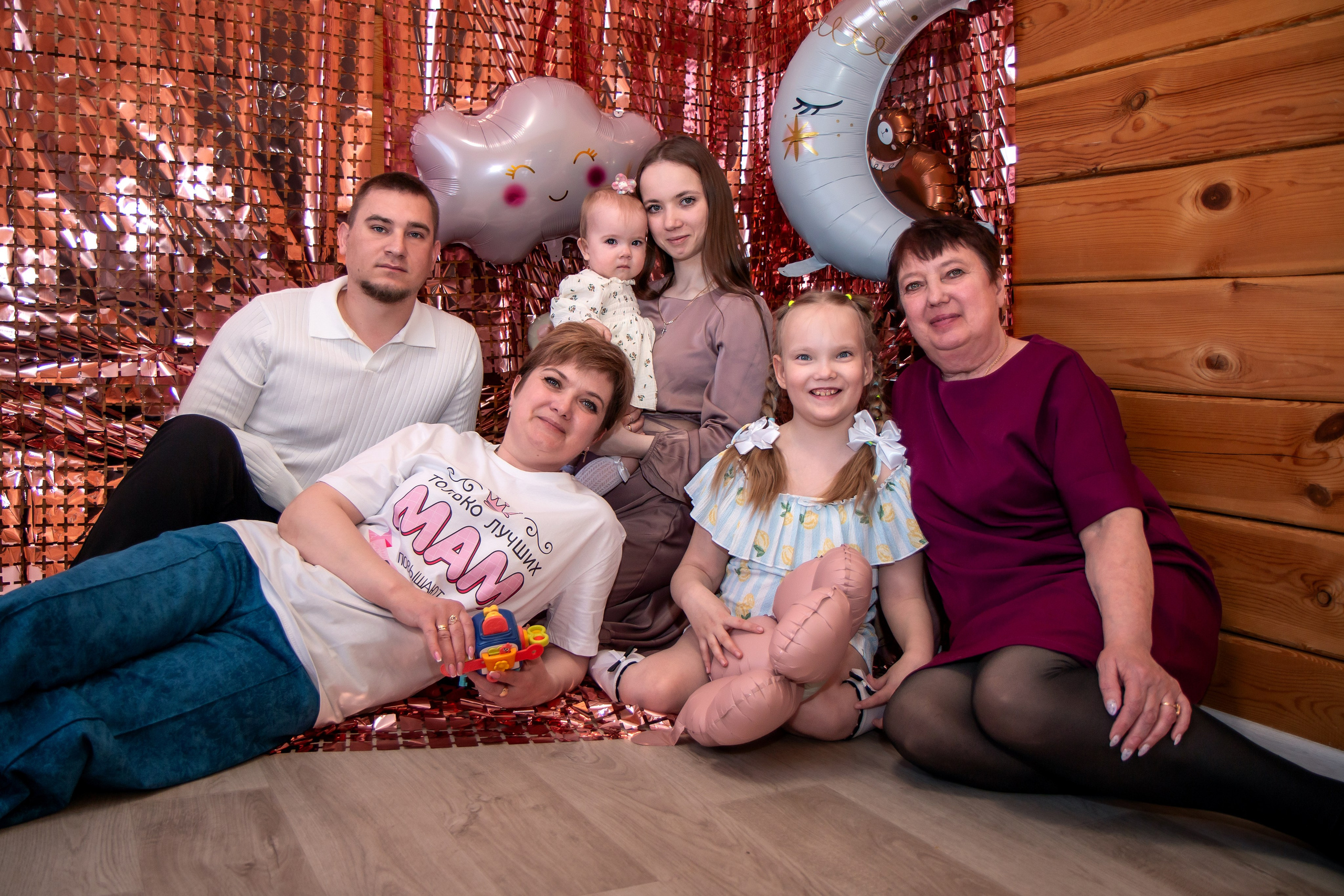 День рождения Агнии. Годовасие. Домашняя съемка. Фотограф в Шелехове, лучшие выпускные альбомы в Шелехове