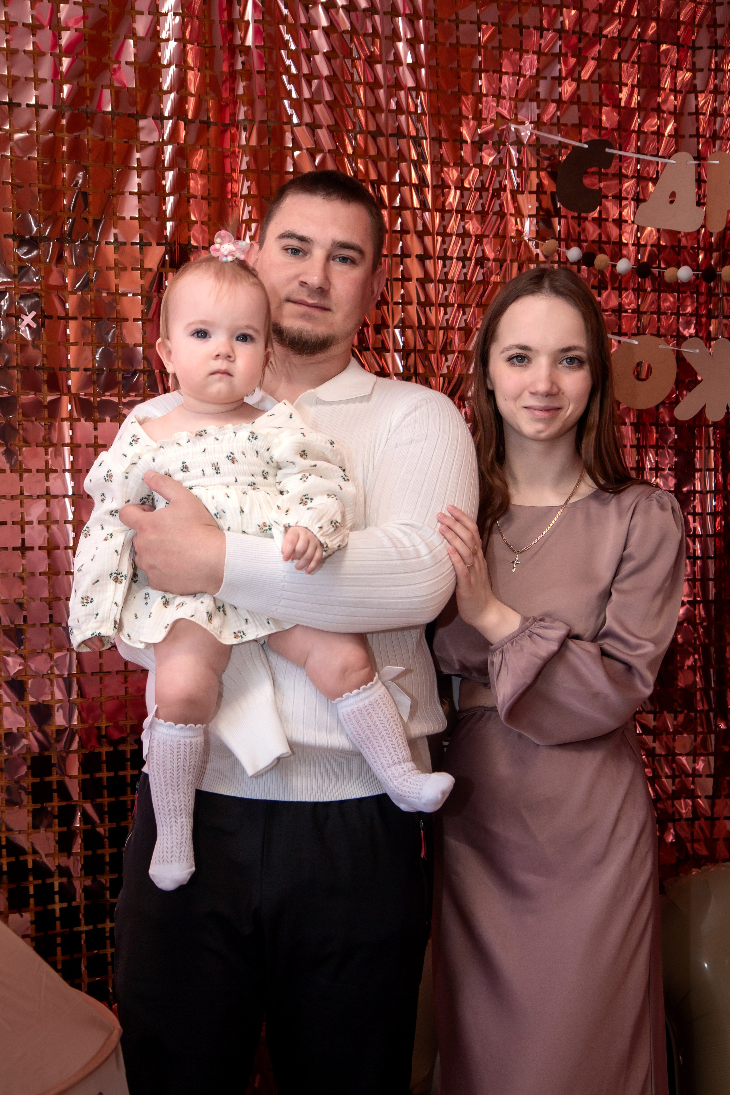 День рождения Агнии. Годовасие. Домашняя съемка. Фотограф в Шелехове, лучшие выпускные альбомы в Шелехове