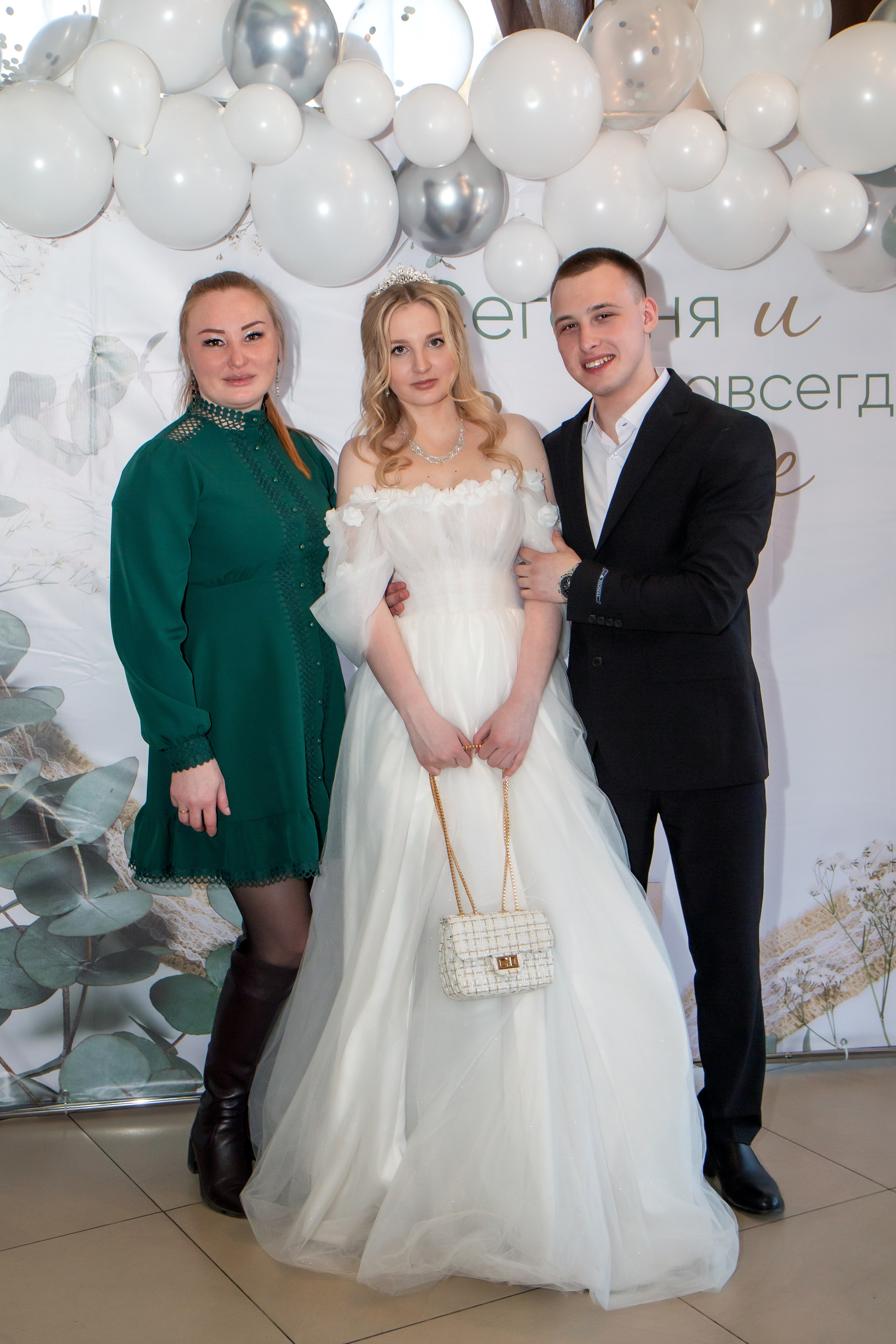 Данил и Елизавета. Банкет. Фотограф в Шелехове, лучшие выпускные альбомы в Шелехове