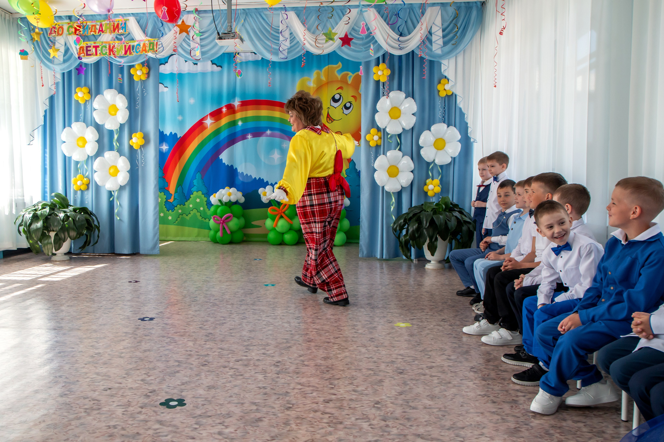 Выпускной вечер. Группа «Вишенка». Фотограф в Шелехове, лучшие выпускные альбомы в Шелехове