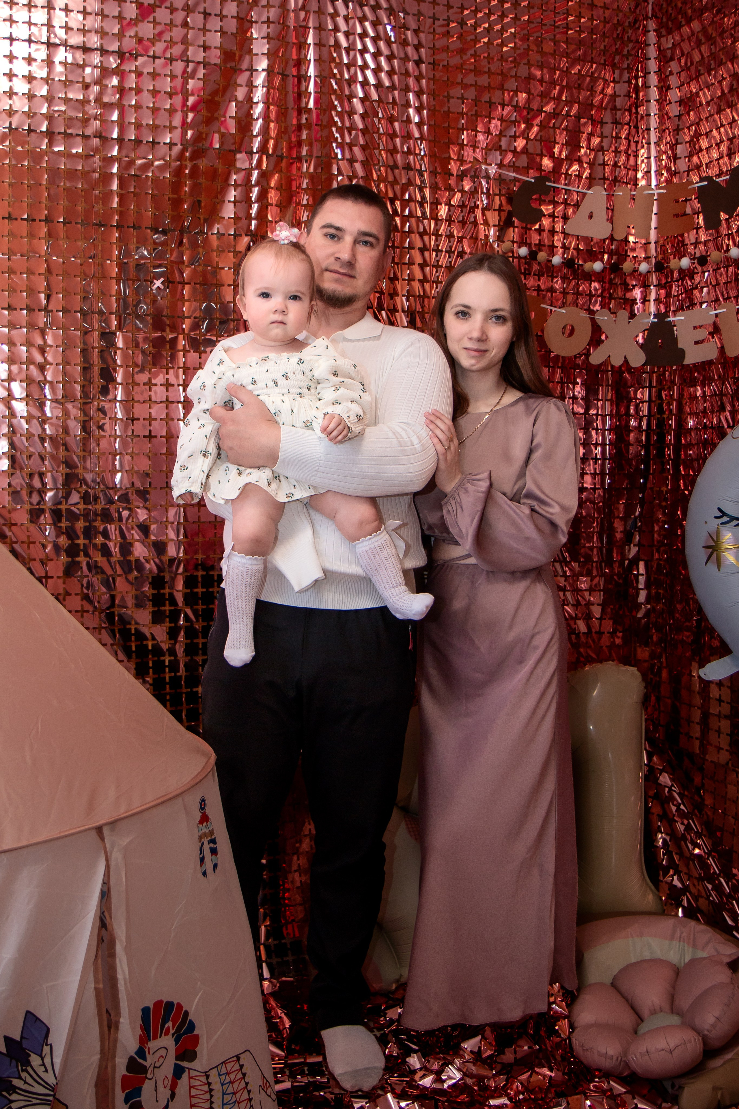 День рождения Агнии. Годовасие. Домашняя съемка. Фотограф в Шелехове, лучшие выпускные альбомы в Шелехове