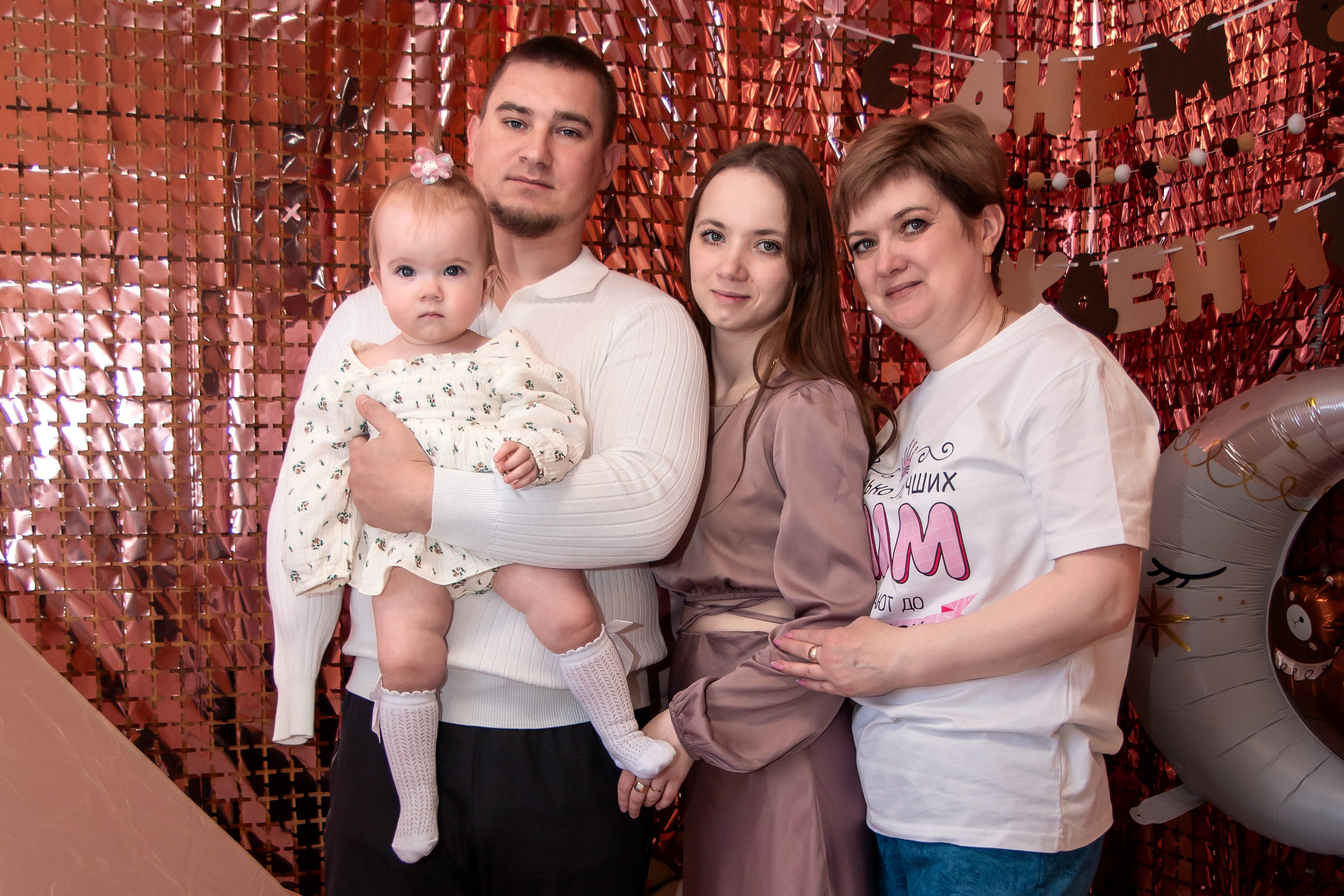 День рождения Агнии. Годовасие. Домашняя съемка. Фотограф в Шелехове, лучшие выпускные альбомы в Шелехове