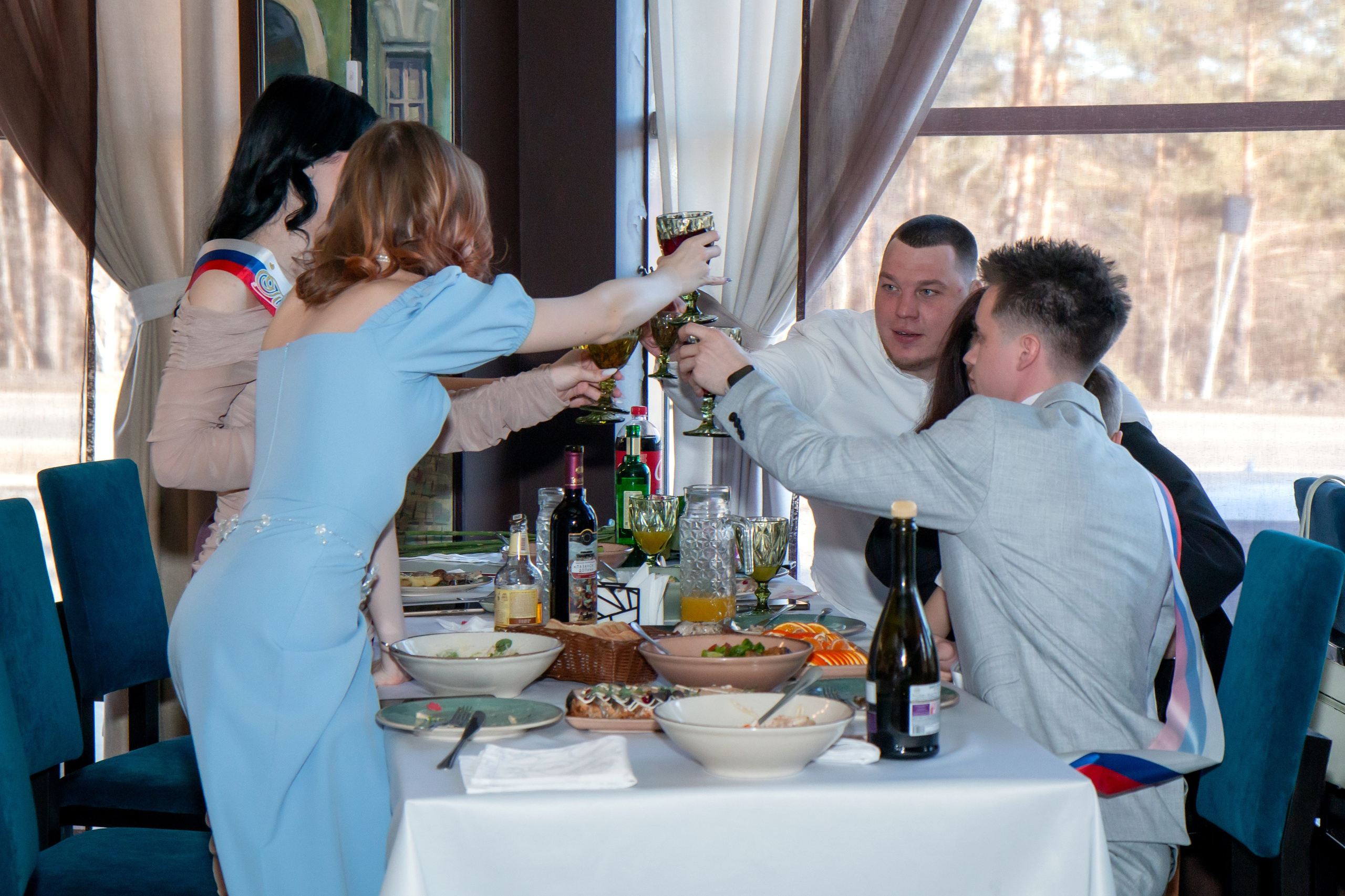 Данил и Елизавета. Банкет. Фотограф в Шелехове, лучшие выпускные альбомы в Шелехове