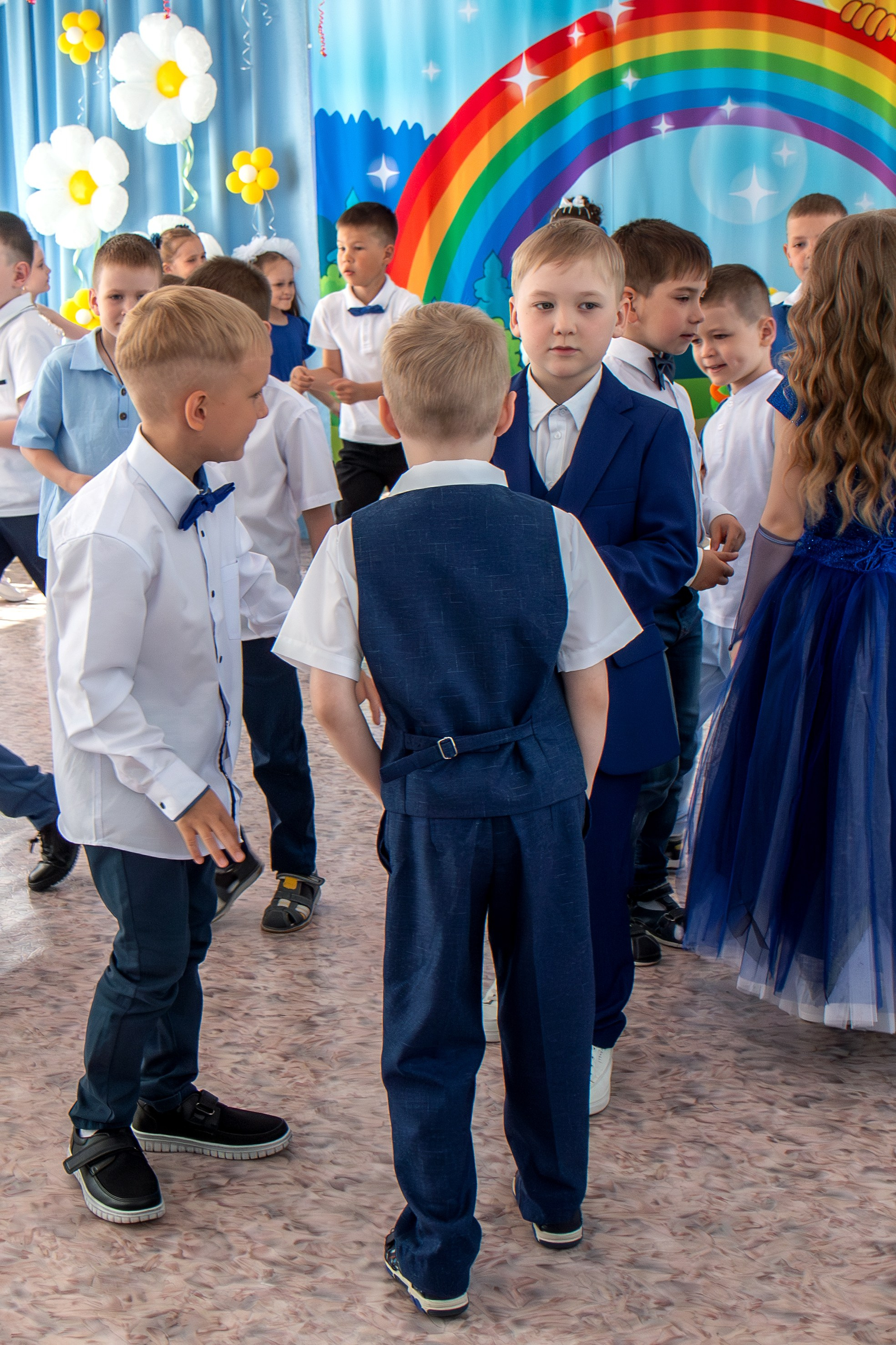 Выпускной вечер. Группа «Вишенка». Фотограф в Шелехове, лучшие выпускные альбомы в Шелехове