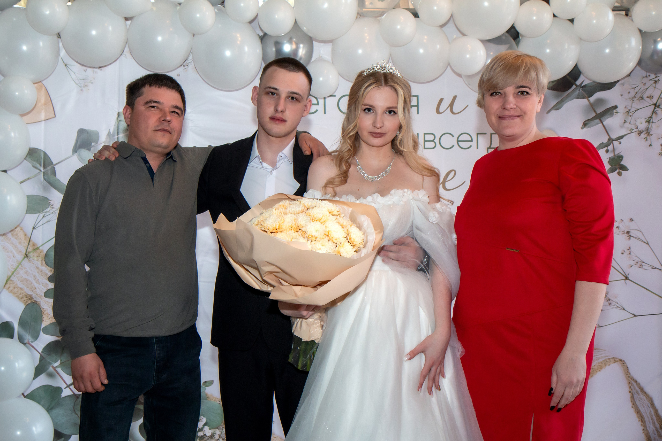 Данил и Елизавета. Банкет. Фотограф в Шелехове, лучшие выпускные альбомы в Шелехове