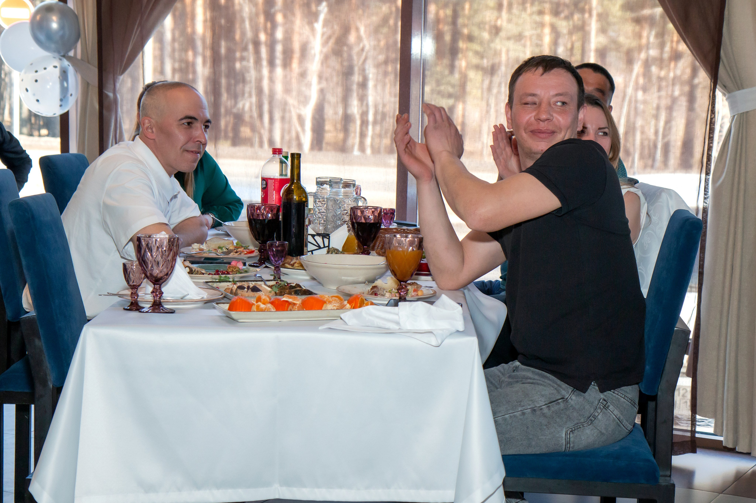 Данил и Елизавета. Банкет. Фотограф в Шелехове, лучшие выпускные альбомы в Шелехове