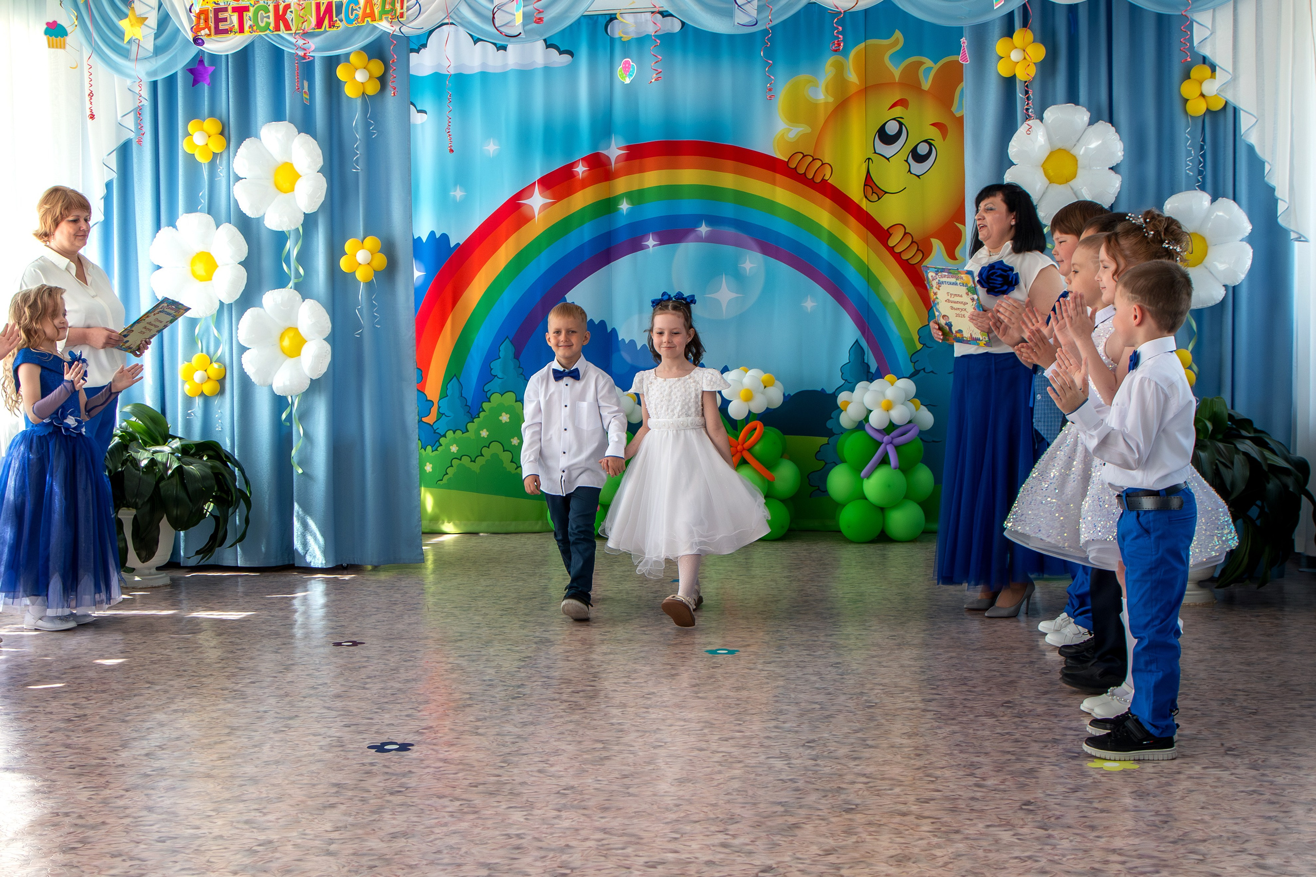 Выпускной вечер. Группа «Вишенка». Фотограф в Шелехове, лучшие выпускные альбомы в Шелехове