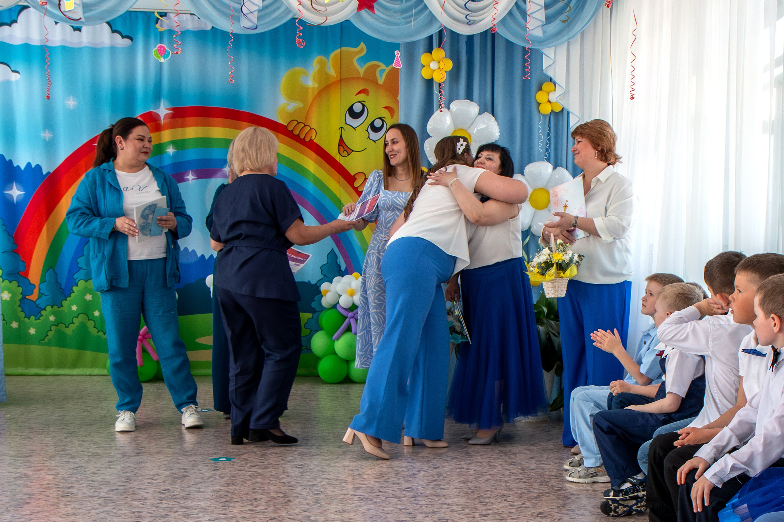Выпускной вечер. Группа «Вишенка». Фотограф в Шелехове, лучшие выпускные альбомы в Шелехове