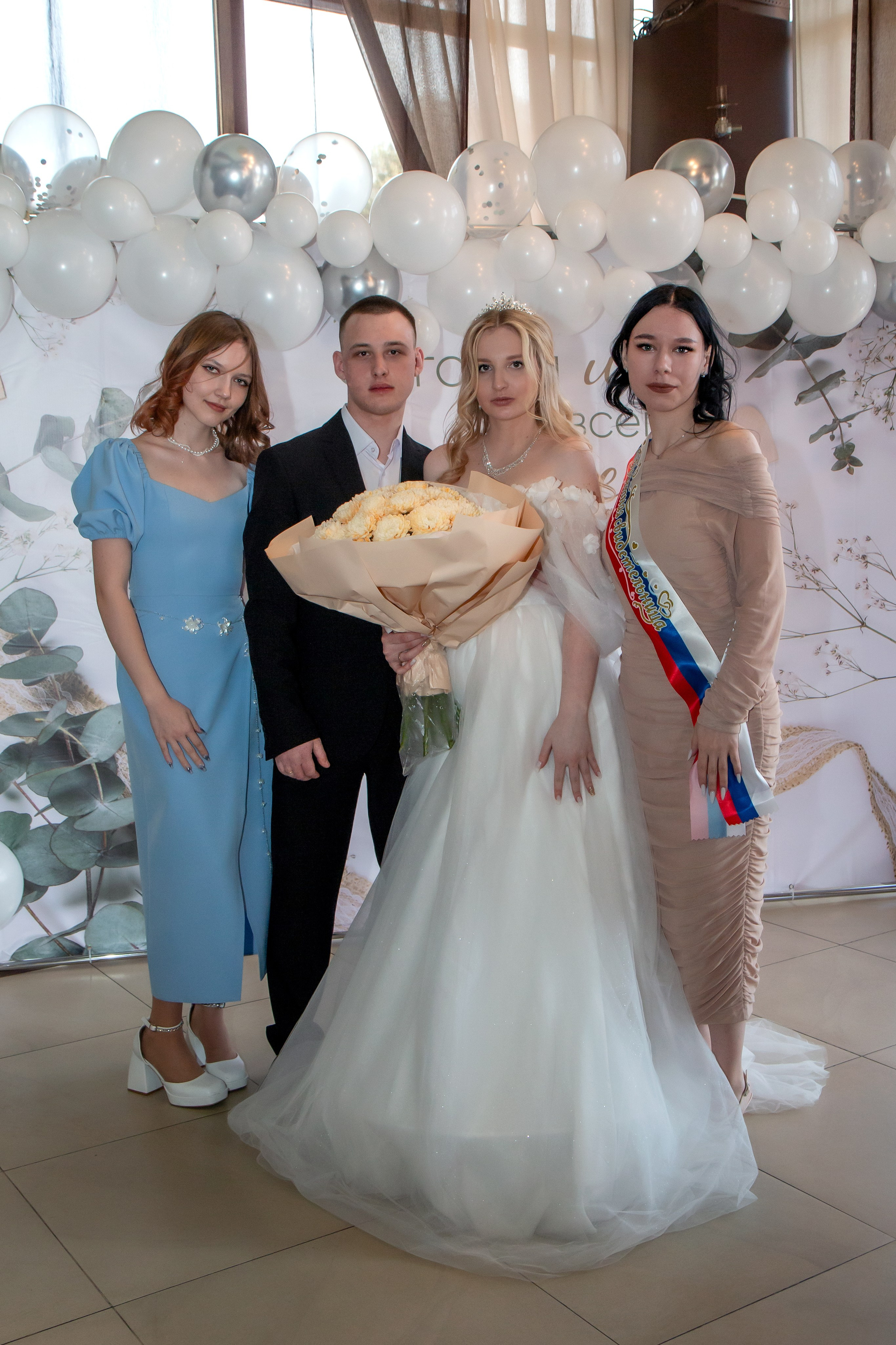 Данил и Елизавета. Банкет. Фотограф в Шелехове, лучшие выпускные альбомы в Шелехове