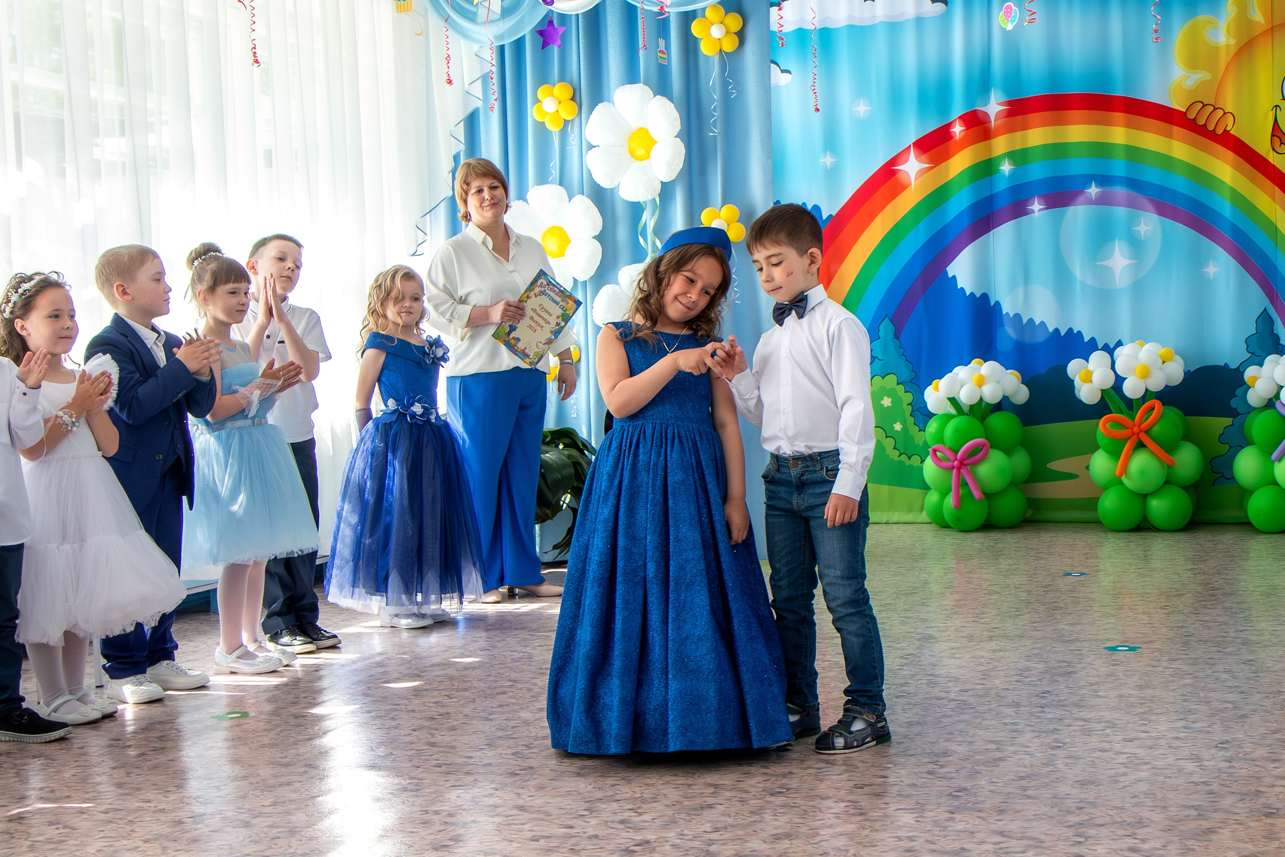 Выпускной вечер. Группа «Вишенка». Фотограф в Шелехове, лучшие выпускные альбомы в Шелехове