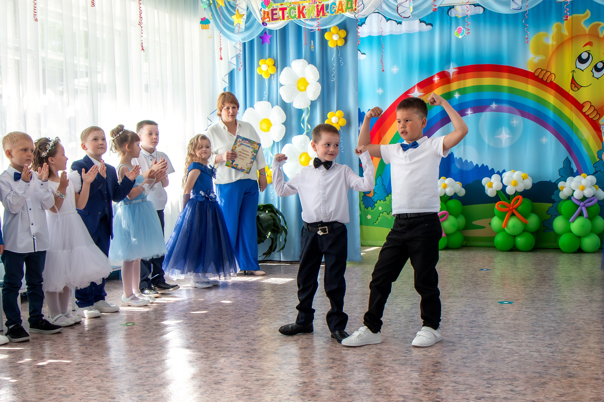 Выпускной вечер. Группа «Вишенка». Фотограф в Шелехове, лучшие выпускные альбомы в Шелехове