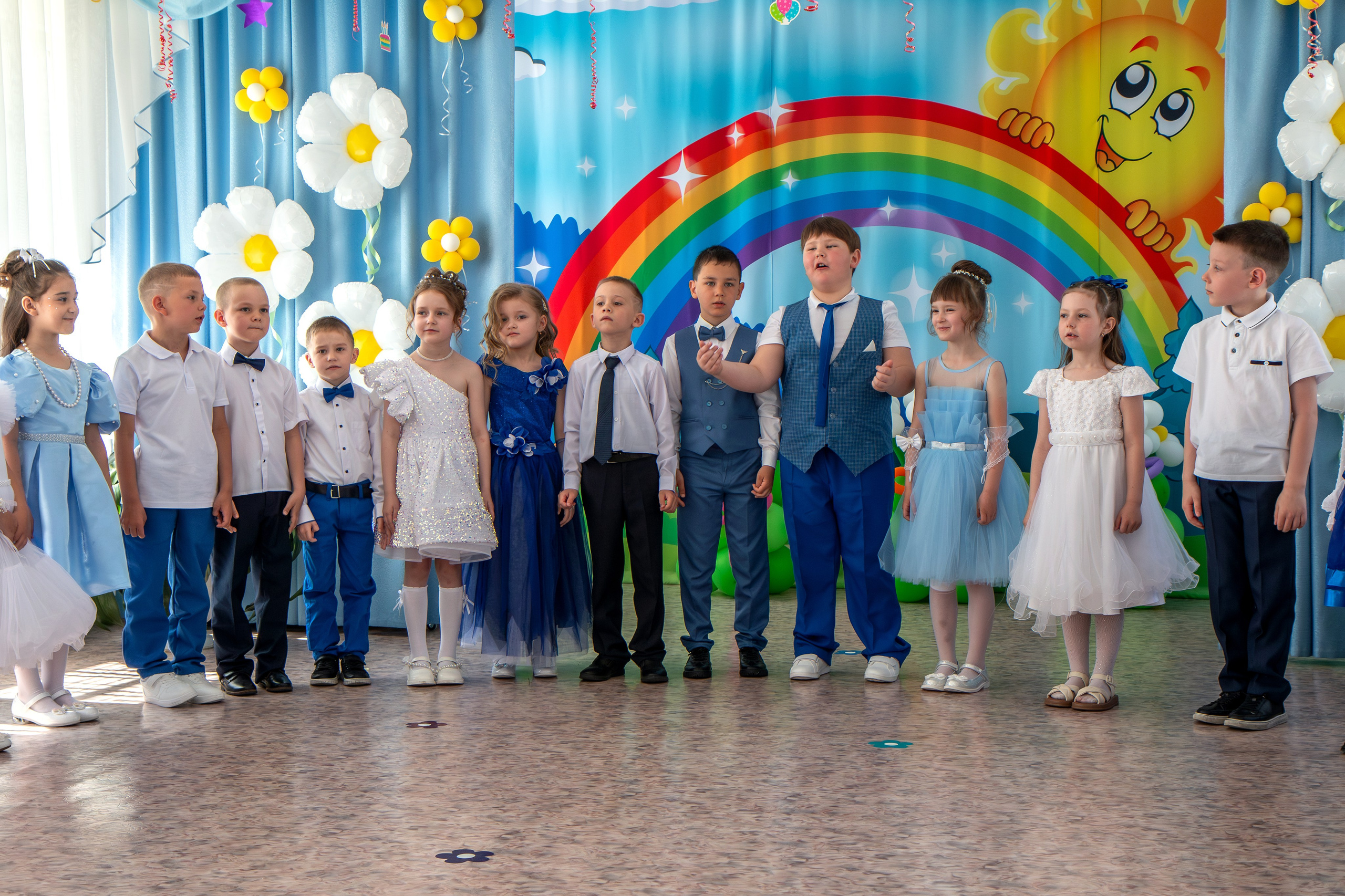 Выпускной вечер. Группа «Вишенка». Фотограф в Шелехове, лучшие выпускные альбомы в Шелехове