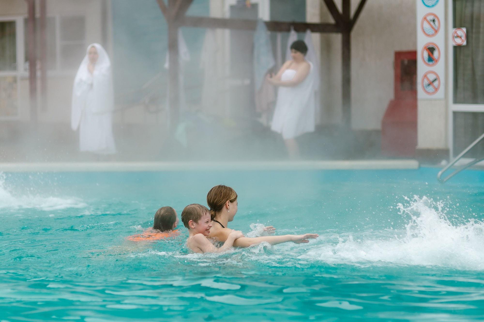 Фотографии территории термального источника март 2024 год