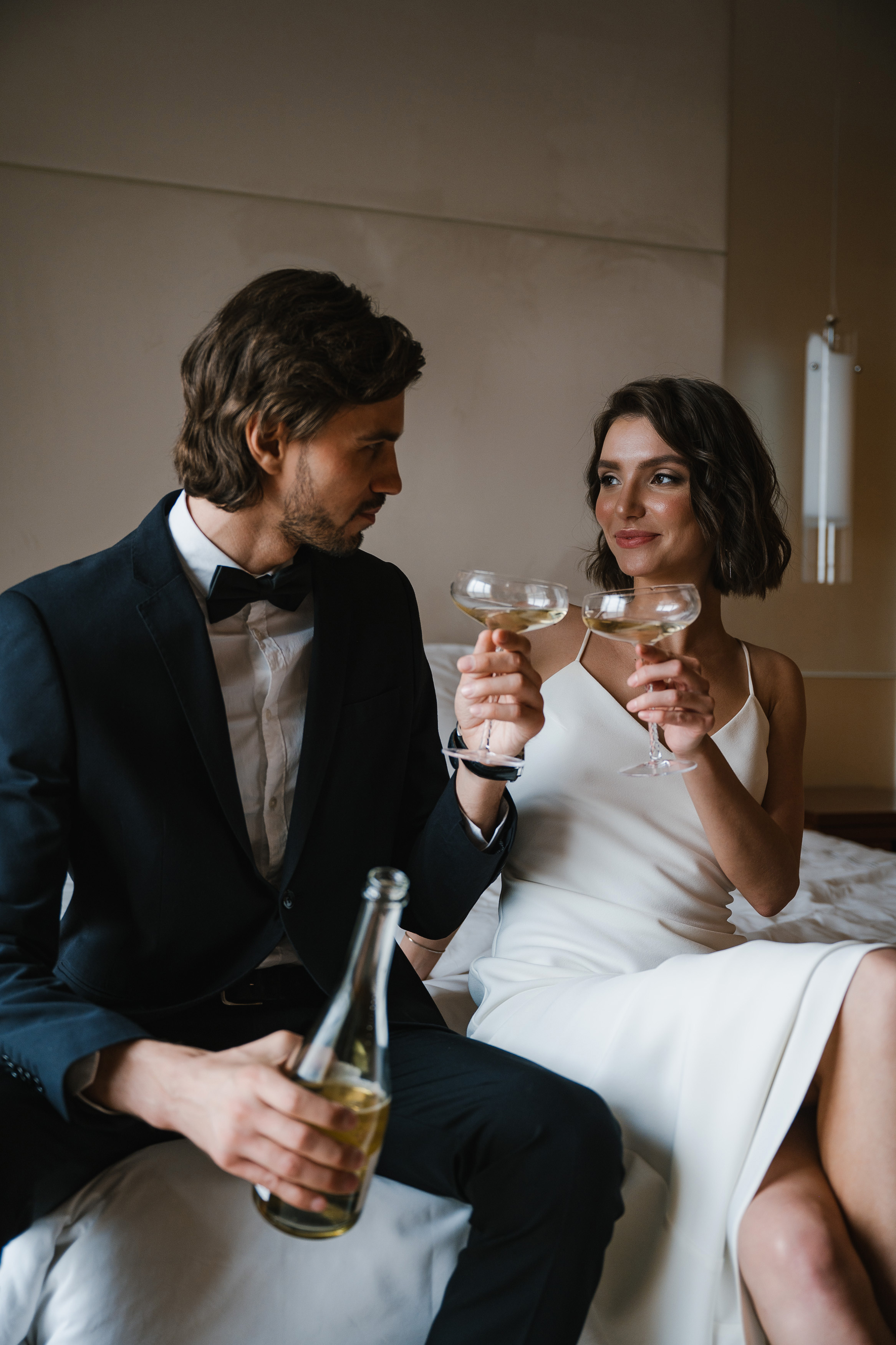 Игривое утро Лизы и Стаса в отеле. Свадебный и репортажный фотограф во Владимире Андрей Николаев