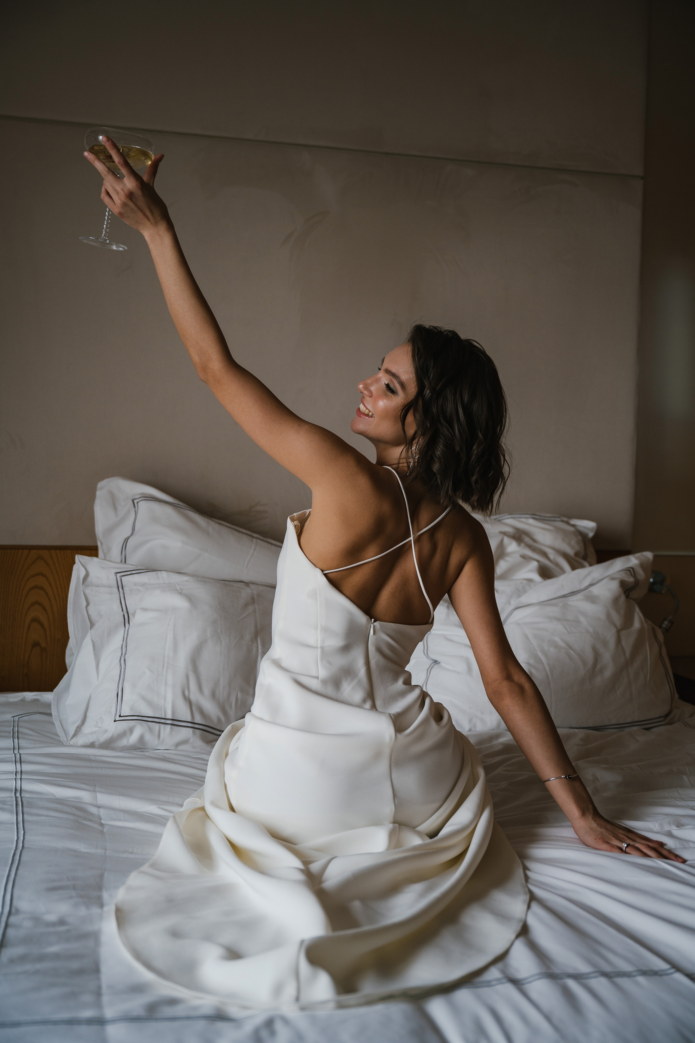 Игривое утро Лизы и Стаса в отеле. Свадебный и репортажный фотограф во Владимире Андрей Николаев