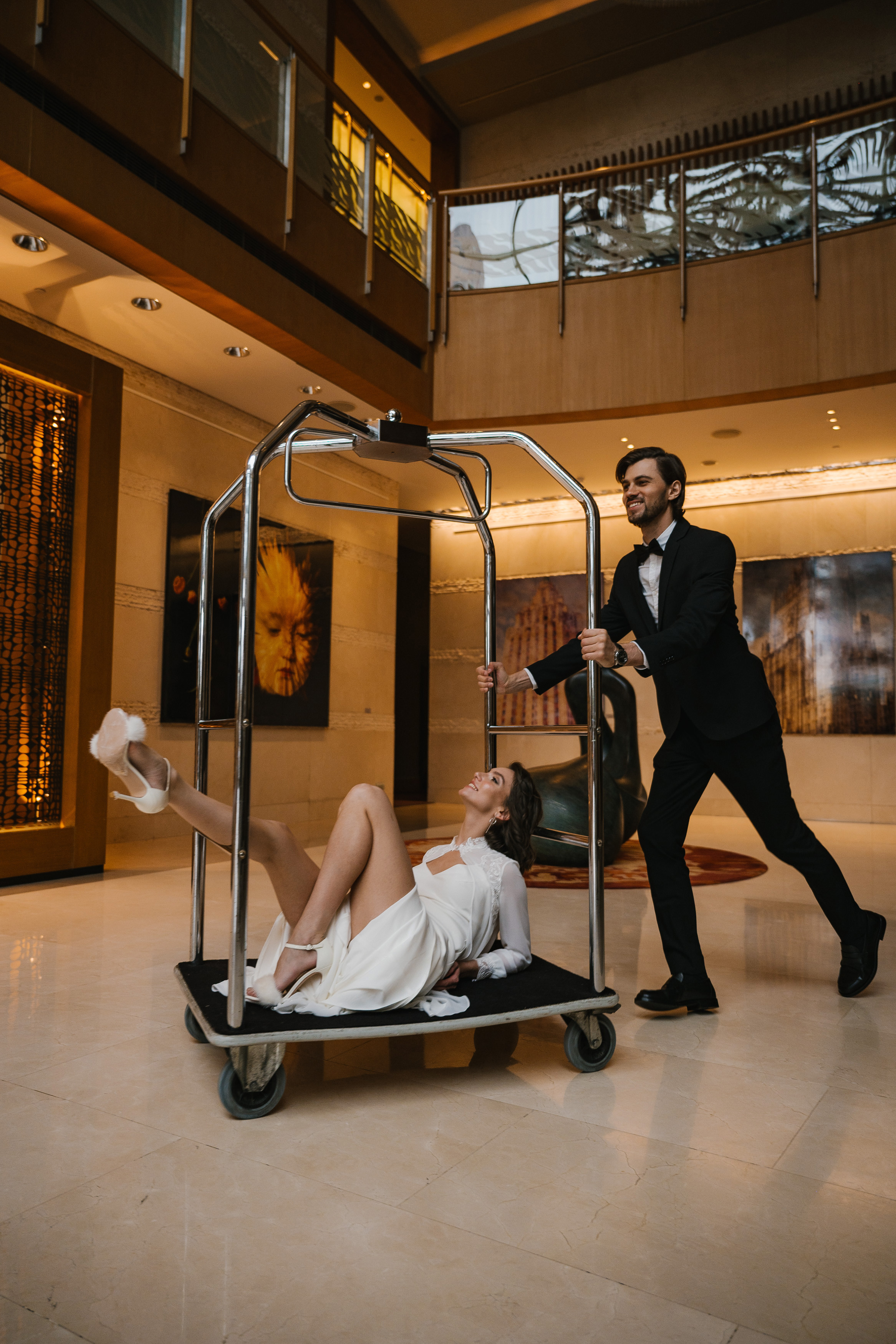 Игривое утро Лизы и Стаса в отеле. Свадебный и репортажный фотограф во Владимире Андрей Николаев