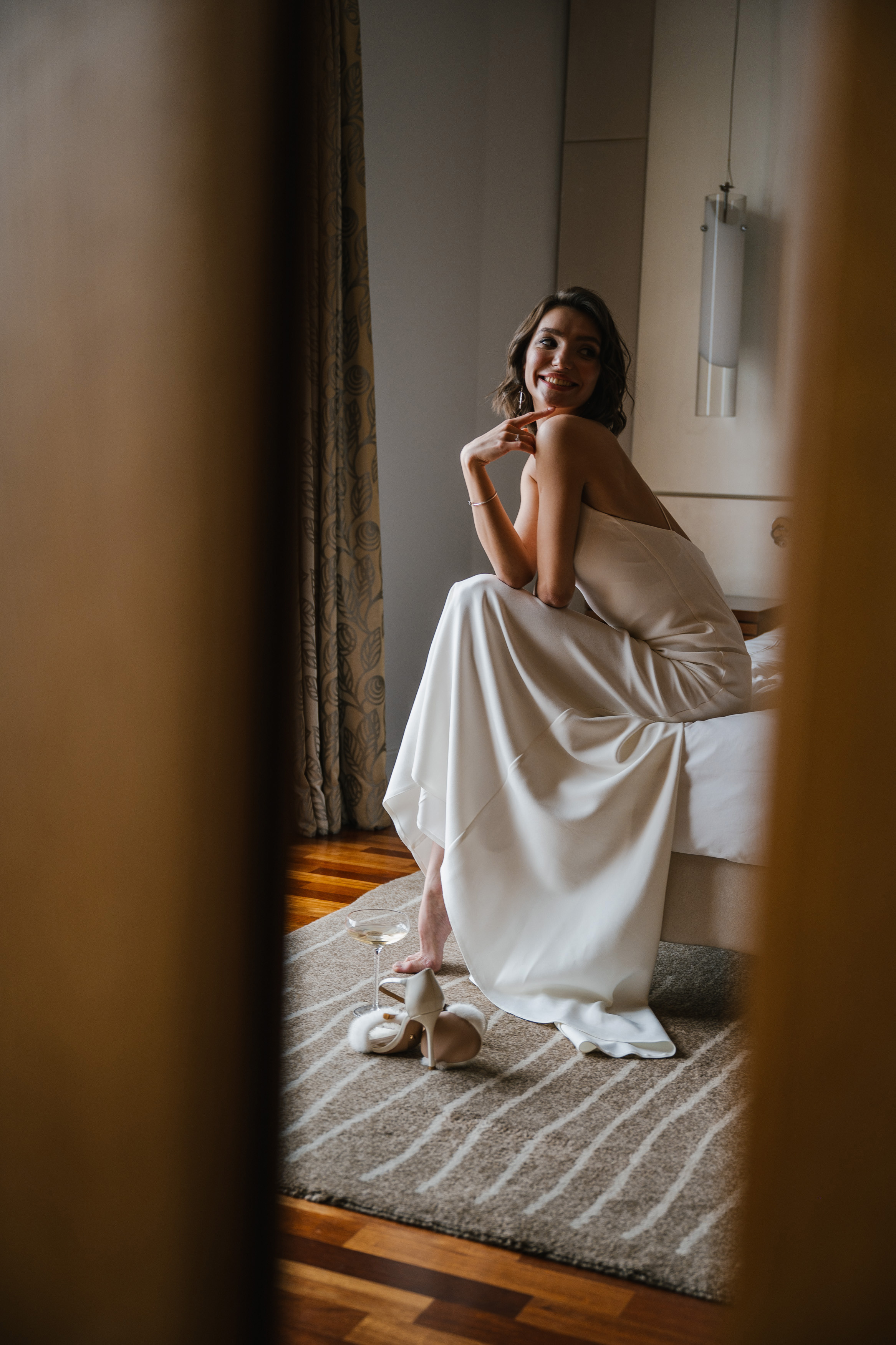 Игривое утро Лизы и Стаса в отеле. Свадебный и репортажный фотограф во Владимире Андрей Николаев