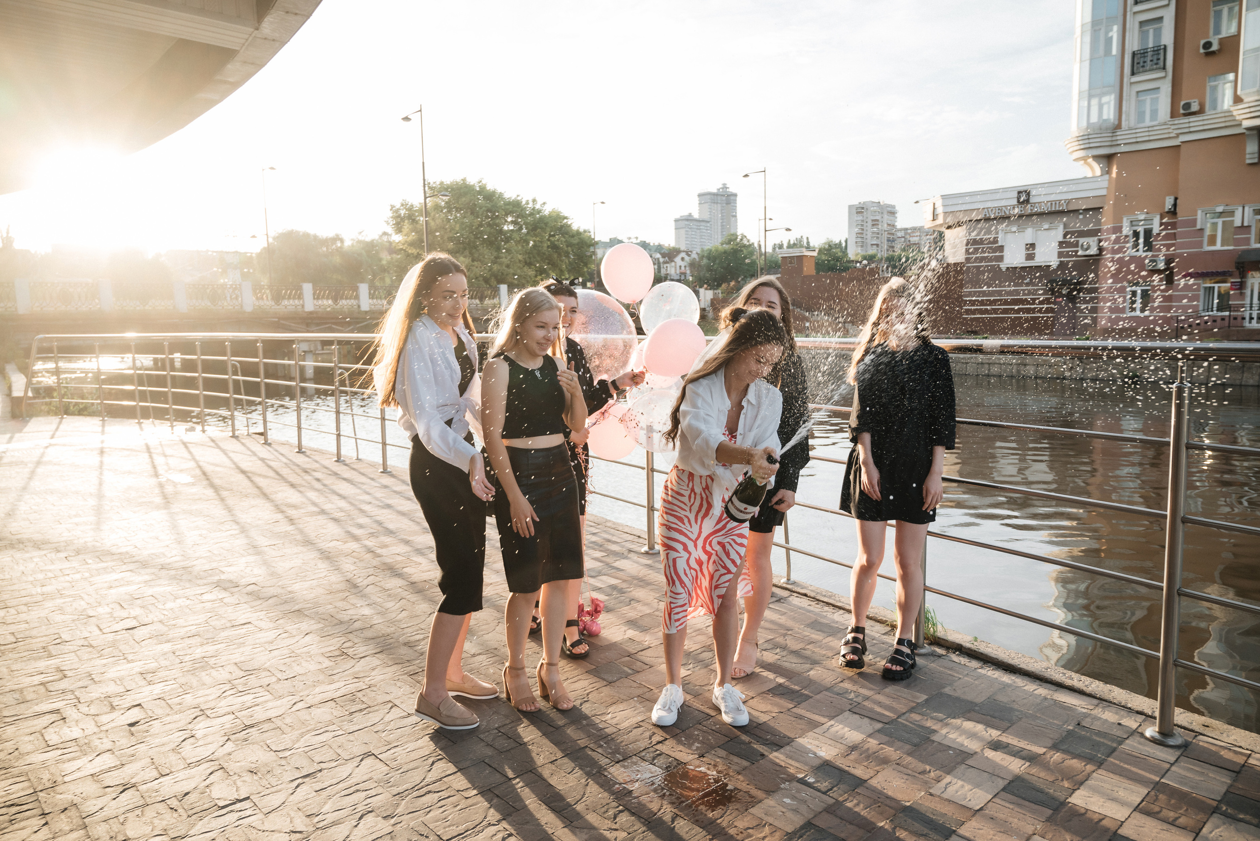 Девичник Юли на улице. Свадебный и портретный фотограф в Липецке Юлия Свит