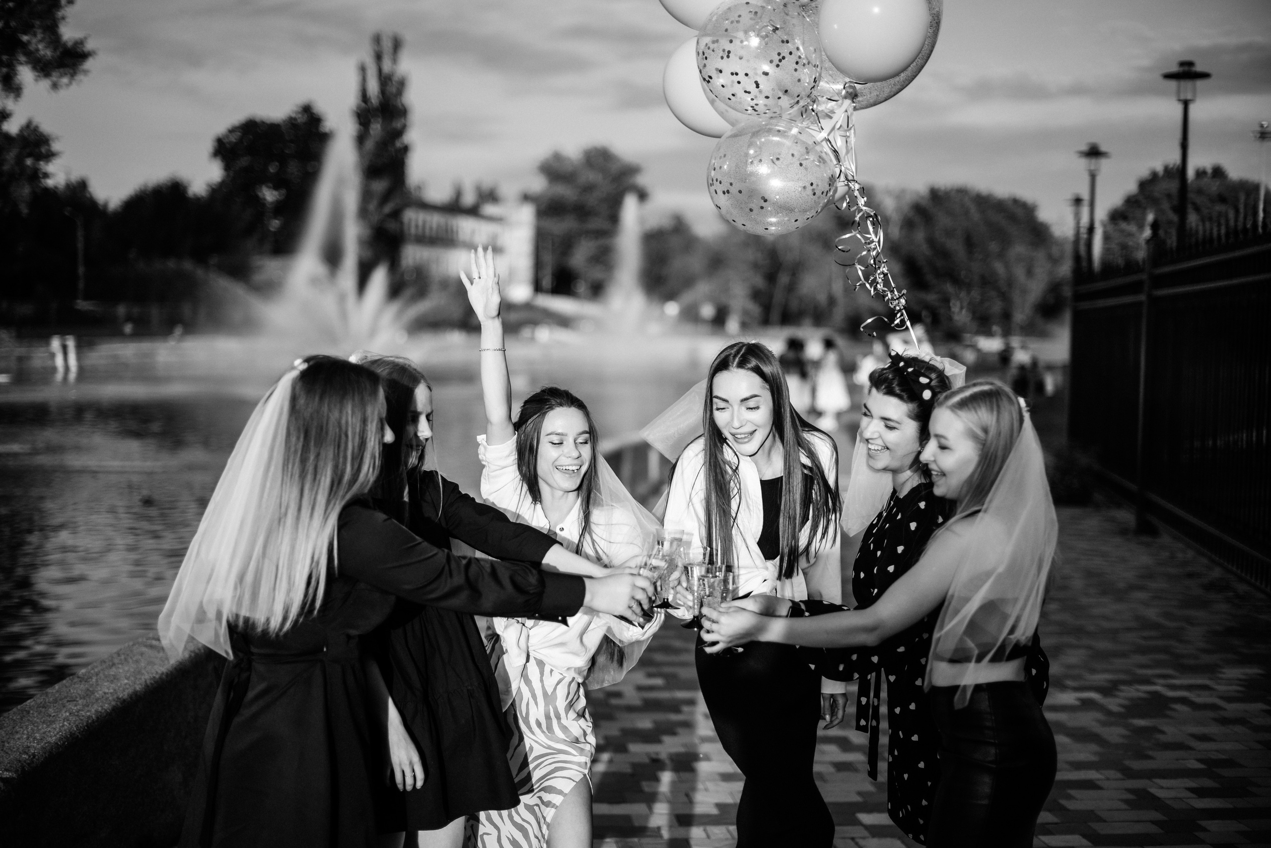 Девичник Юли на улице. Свадебный и портретный фотограф в Липецке Юлия Свит