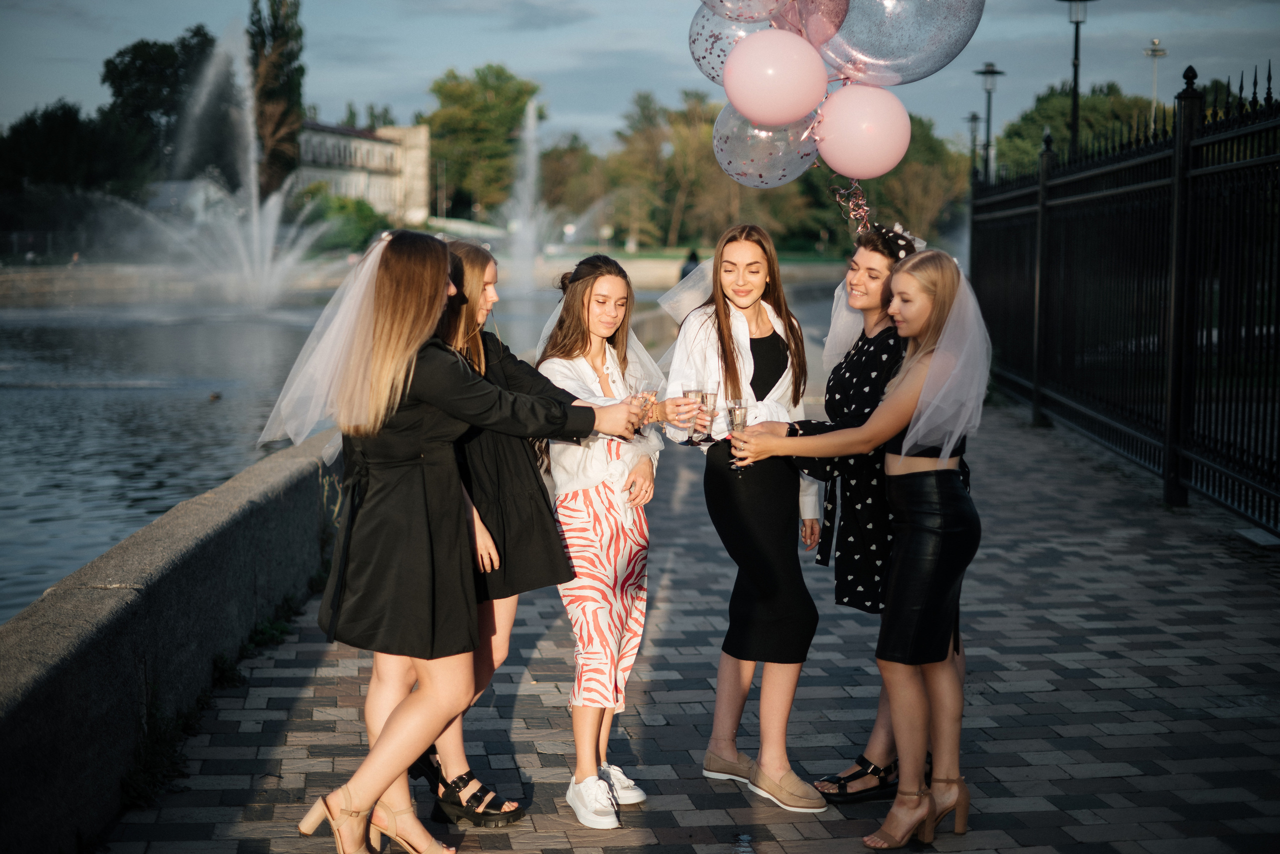 Девичник Юли на улице. Свадебный и портретный фотограф в Липецке Юлия Свит