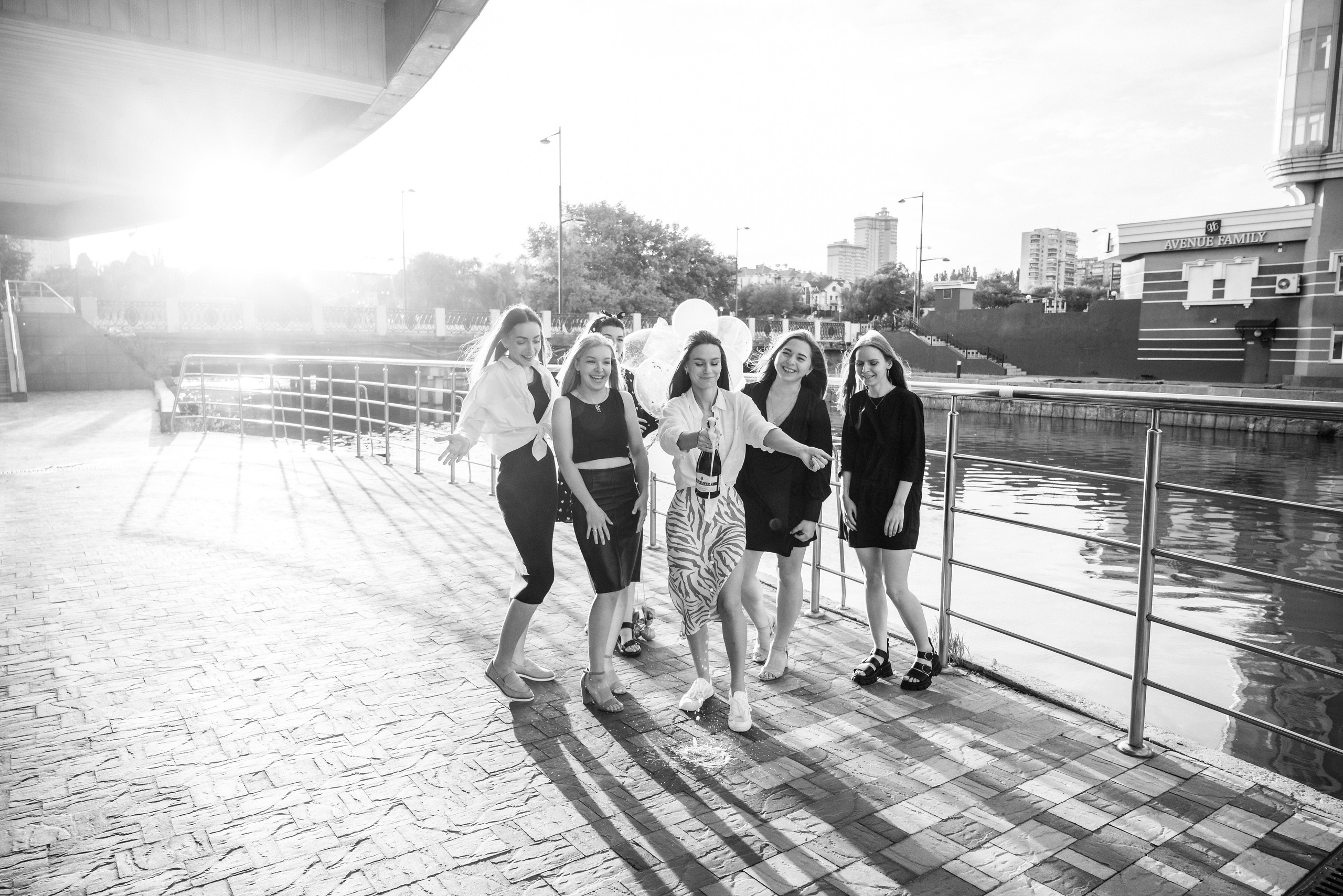 Девичник Юли на улице. Свадебный и портретный фотограф в Липецке Юлия Свит