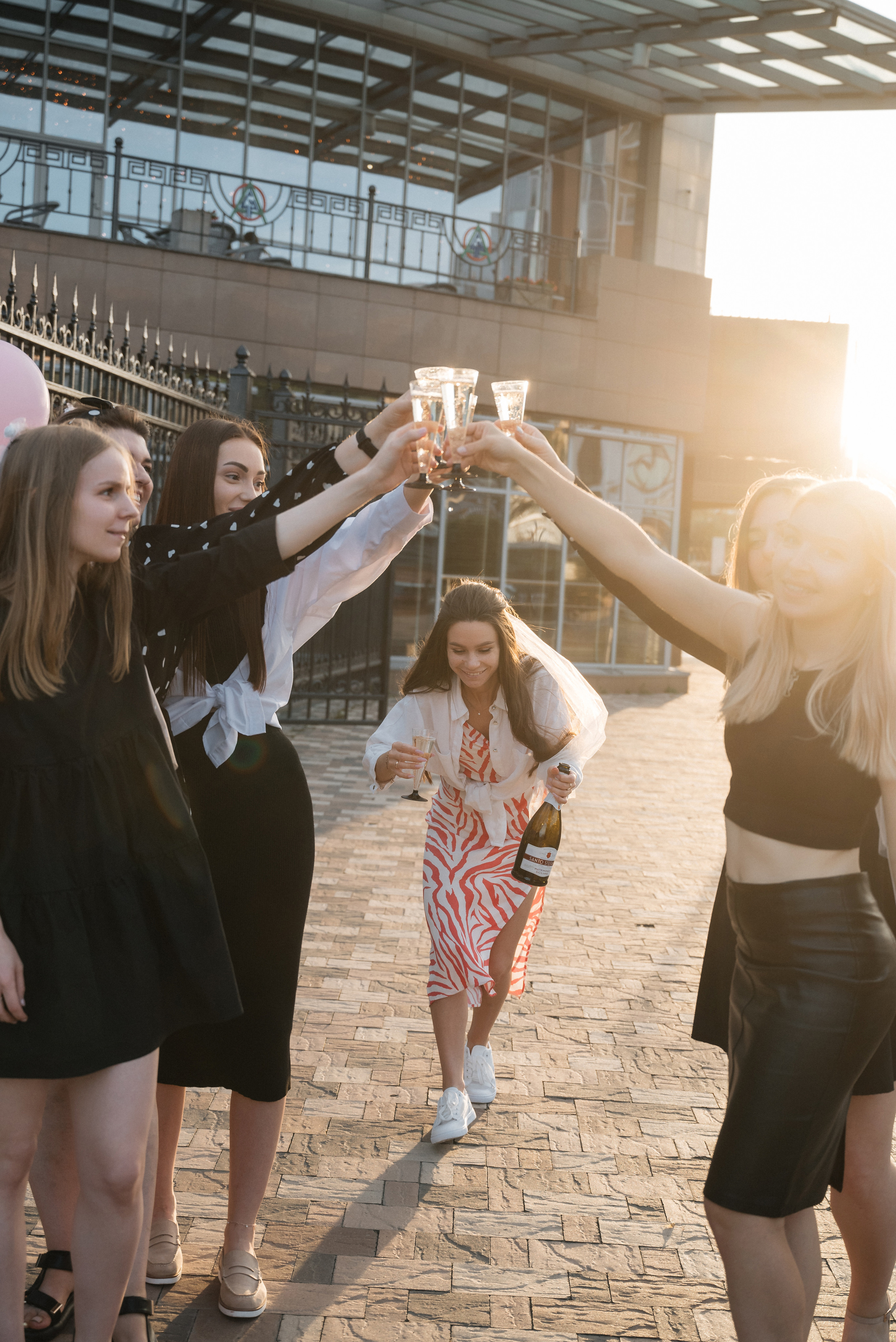 Девичник Юли на улице. Свадебный и портретный фотограф в Липецке Юлия Свит