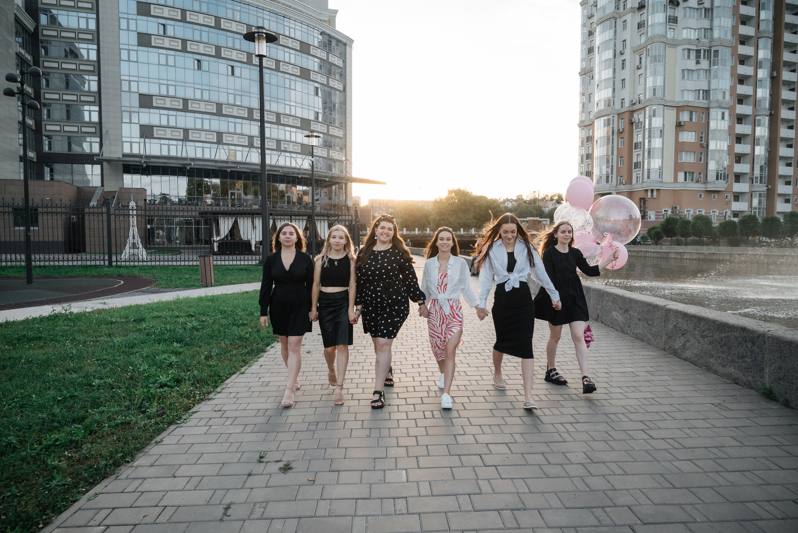 Девичник Юли на улице. Свадебный и портретный фотограф в Липецке Юлия Свит