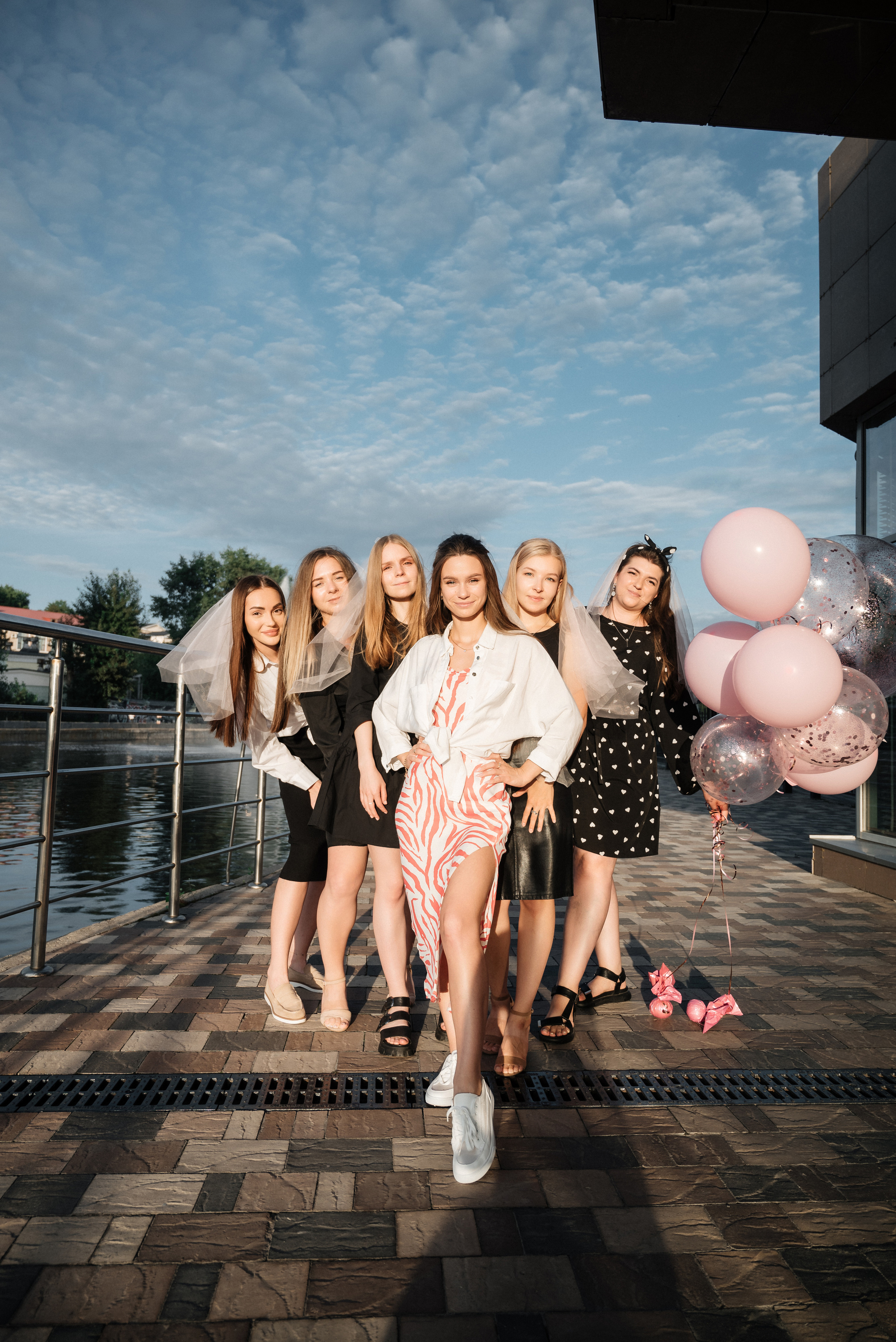 Девичник Юли на улице. Свадебный и портретный фотограф в Липецке Юлия Свит