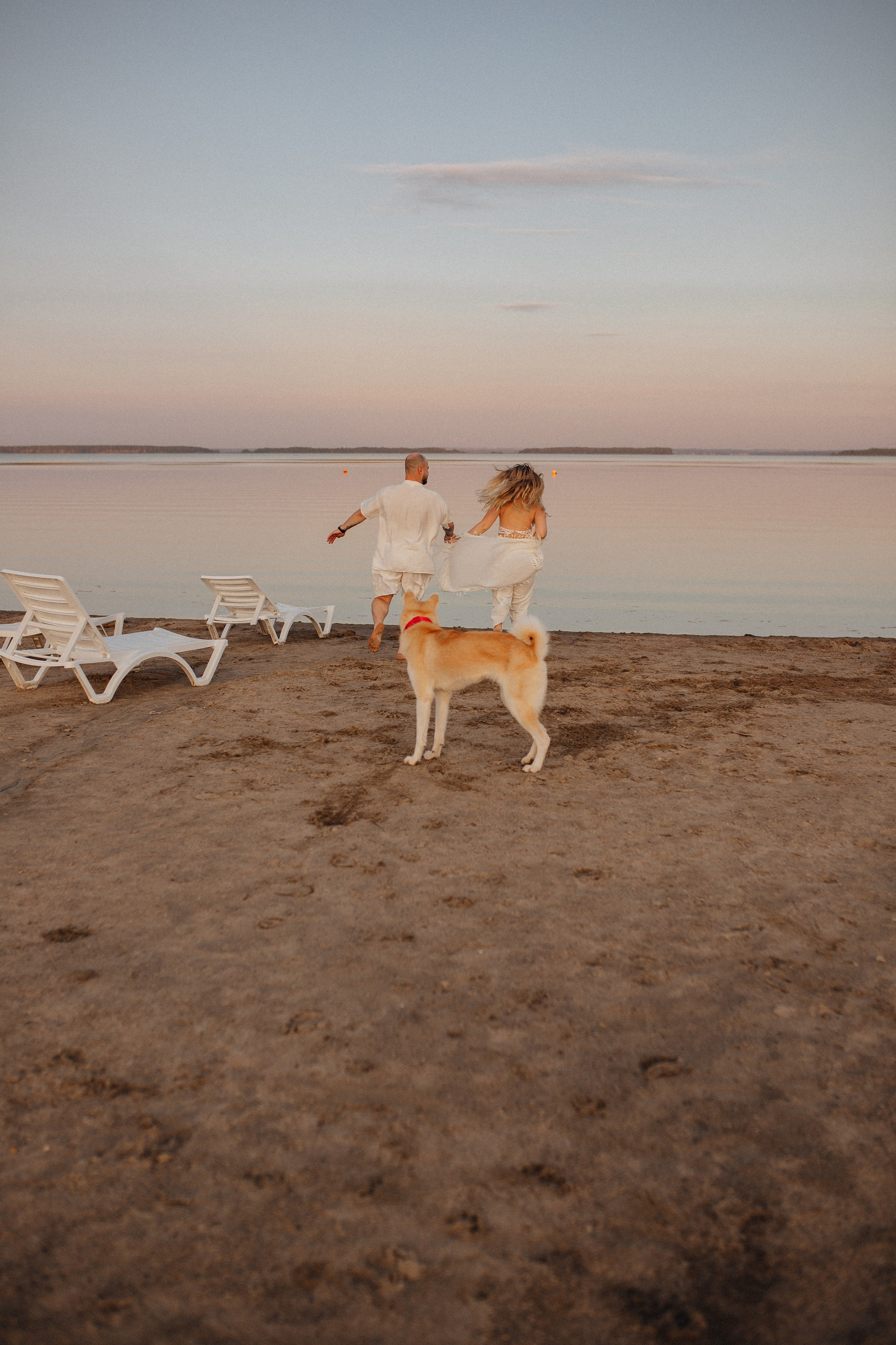 Летним вечером на пляже. Свадебный фотограф Новосибирск