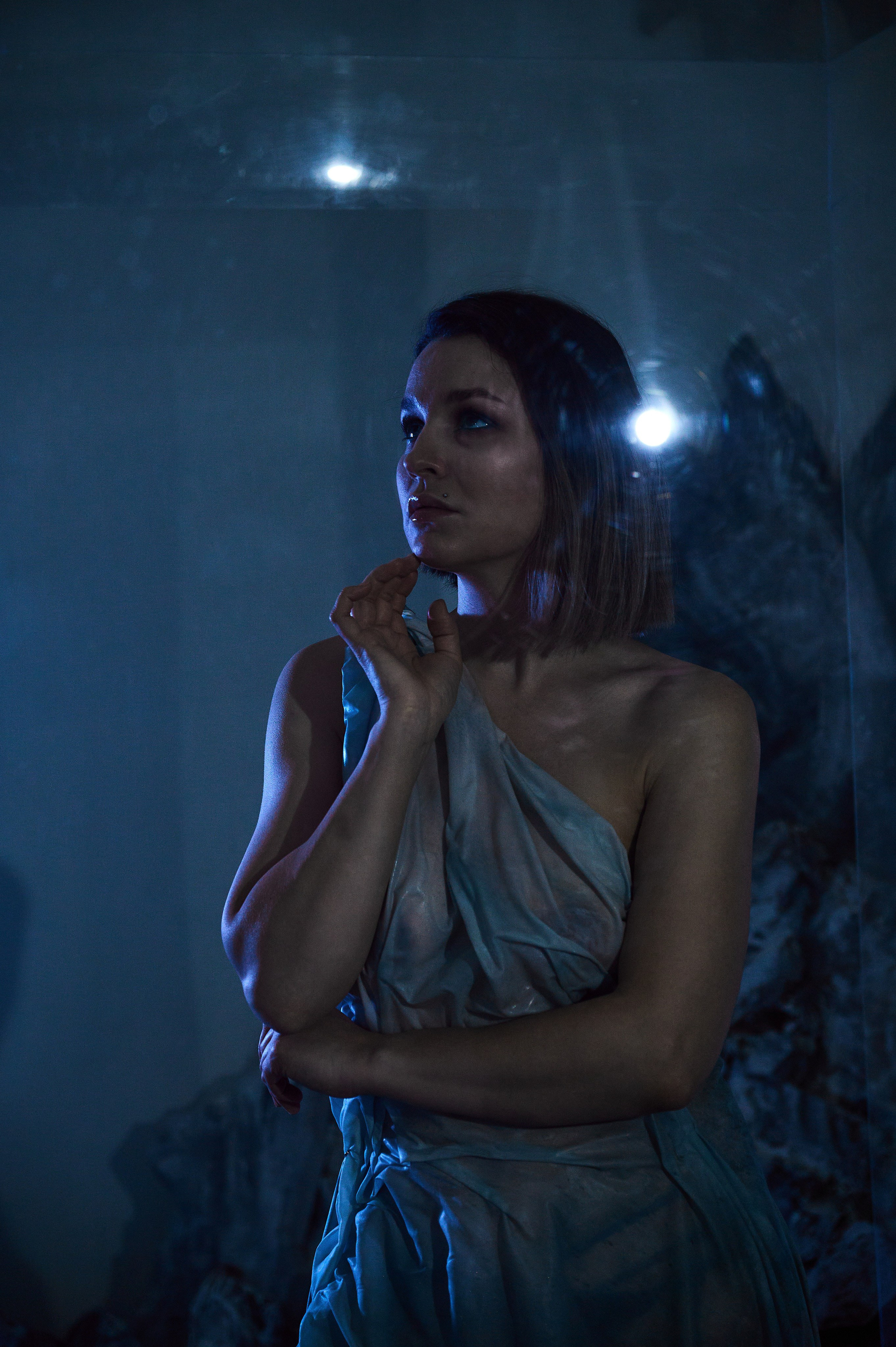 Фотосессия Ксении в декорациях «Лед» со стеклянным кубом