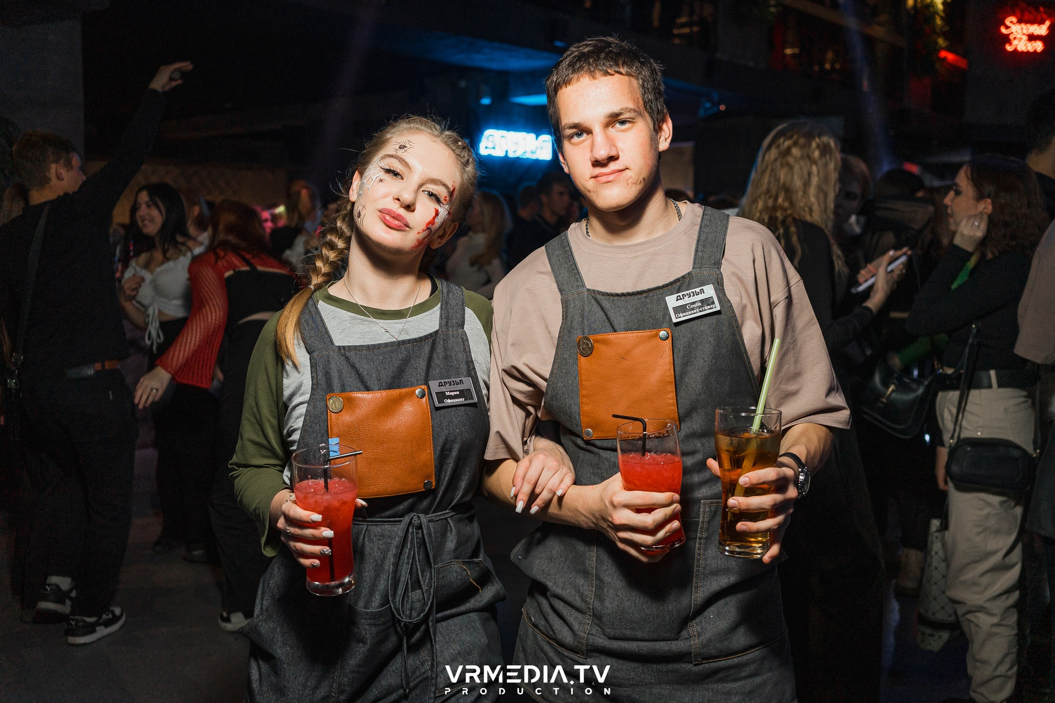 Halloween ARACHNOPHOBIA в баре «Друзья»