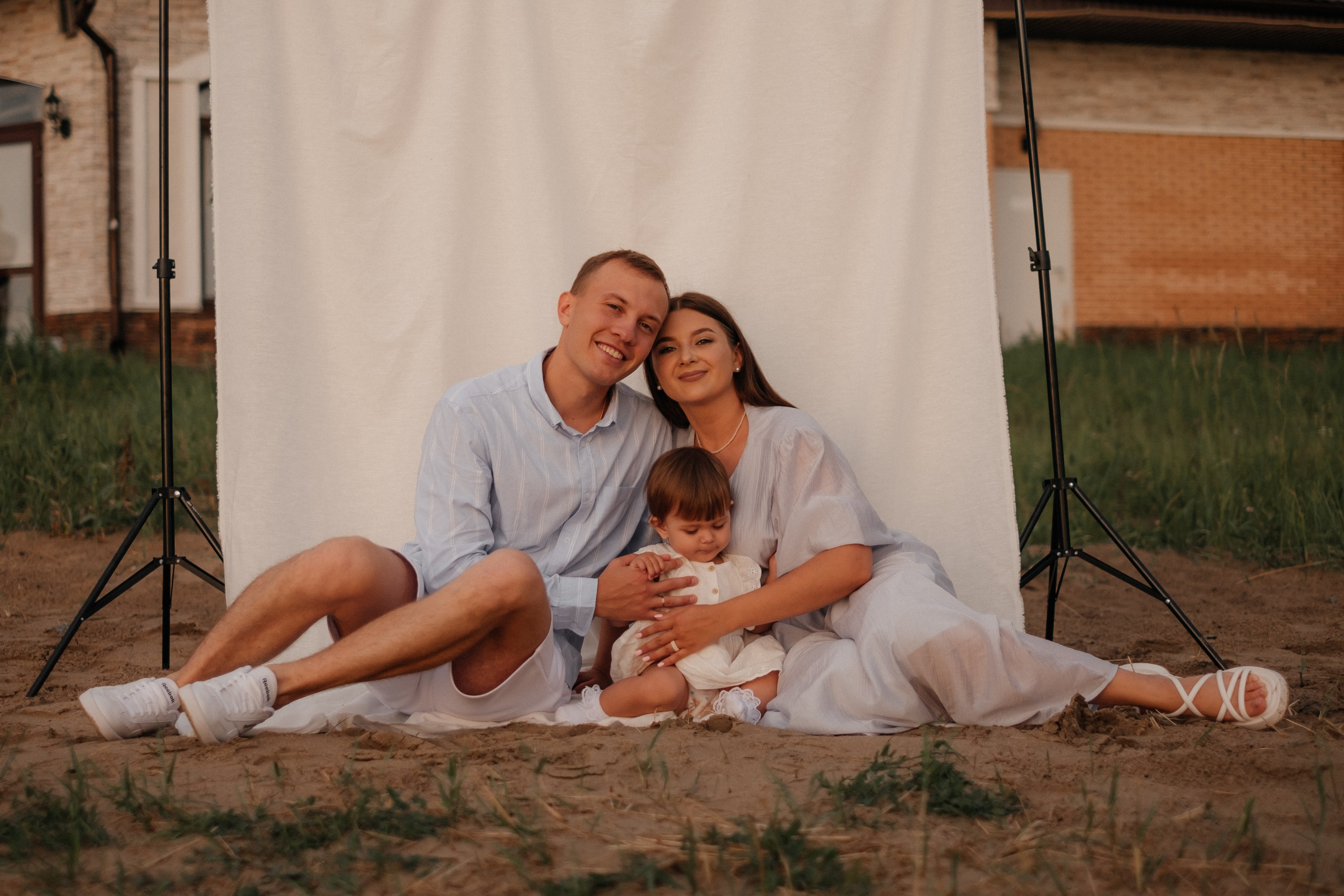 Алина, Ярослав и Тая на берегу. Фотограф в Новосибирске Диана Ильиных