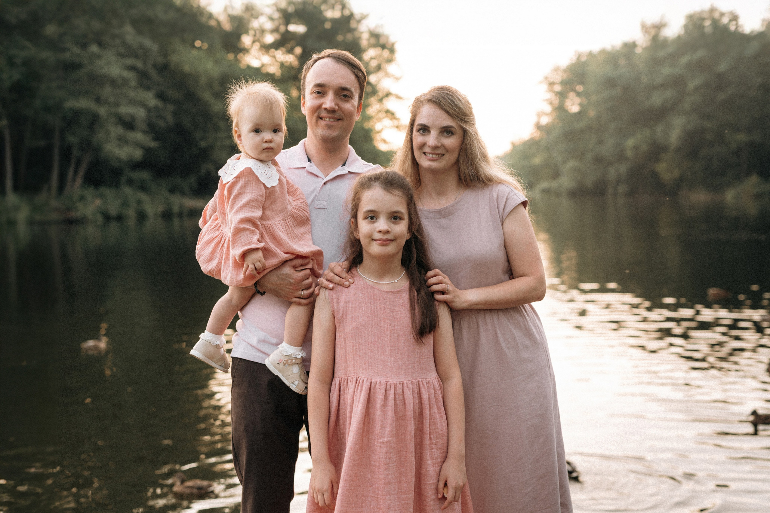 Семейная фотосессия на берегу реки для Миши, Тани, Сони и Таи. Свадебный фотограф в Тамбове Павел Четвертков