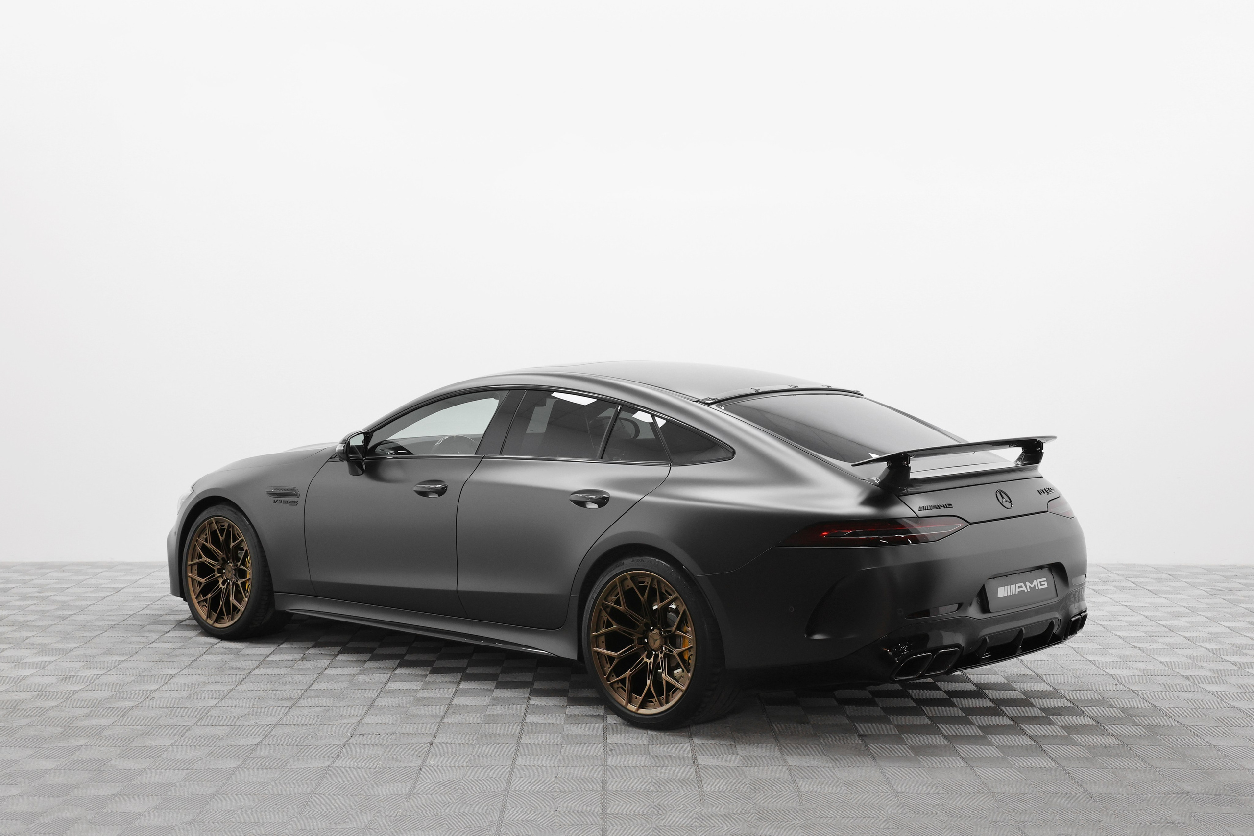 2019 MERCEDES BENZ GT63s AMG. Mixturecaptures