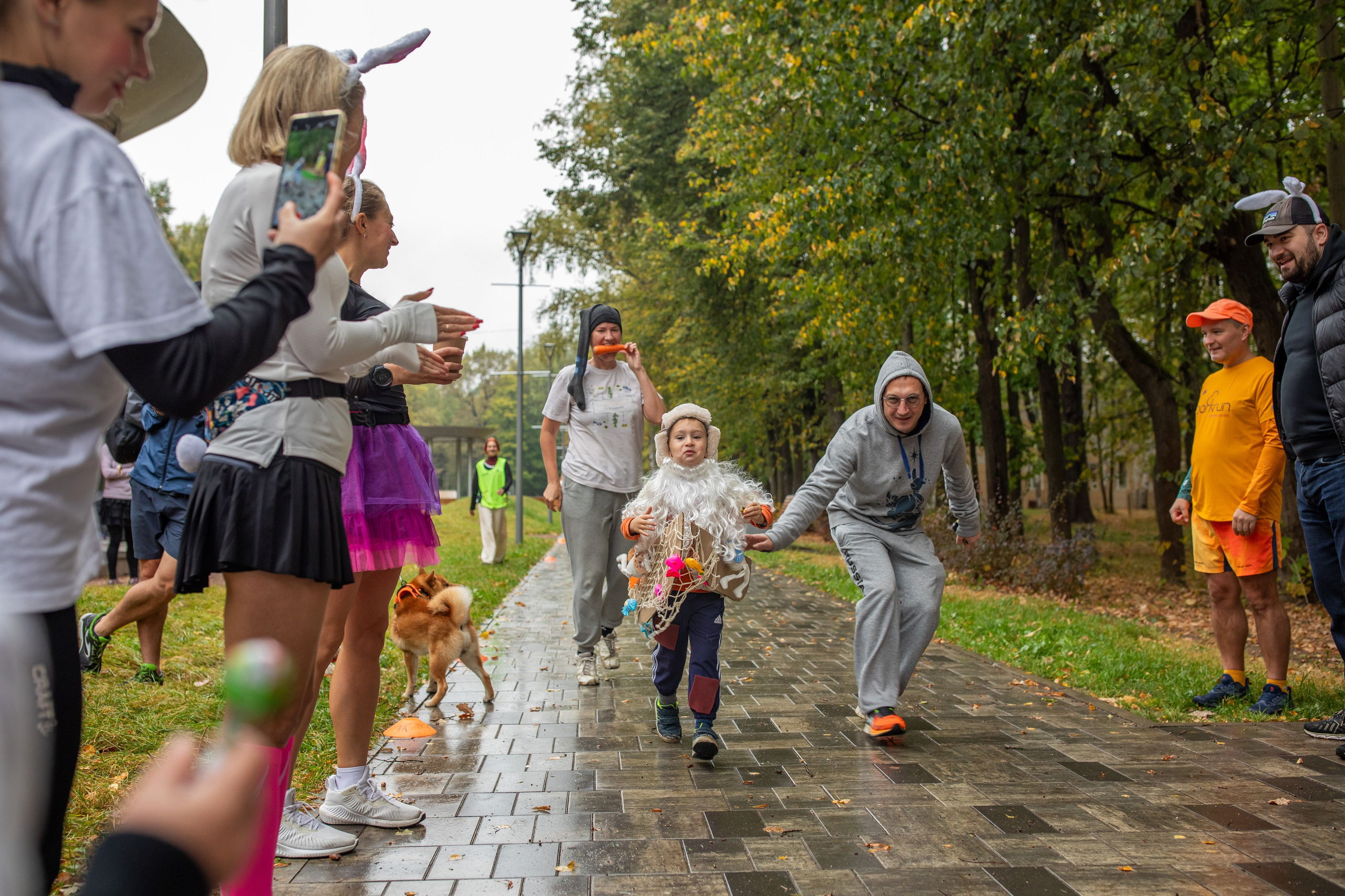 7 лет забегам 5 вёрст Химки 28.09.24. Фотограф Сергей Ловкий