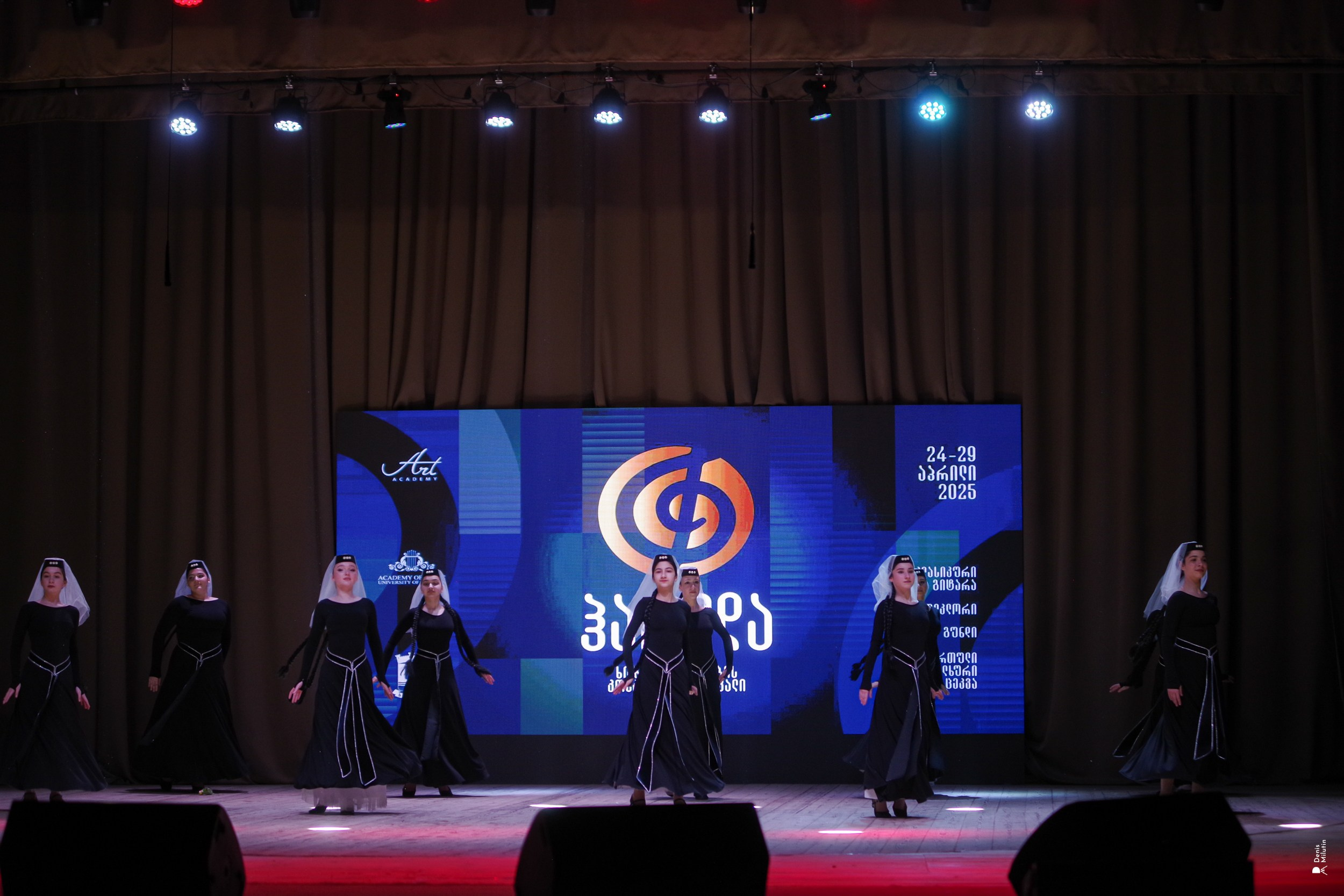 Танцы в Хоби. Портретный фотограф Денис Милютин