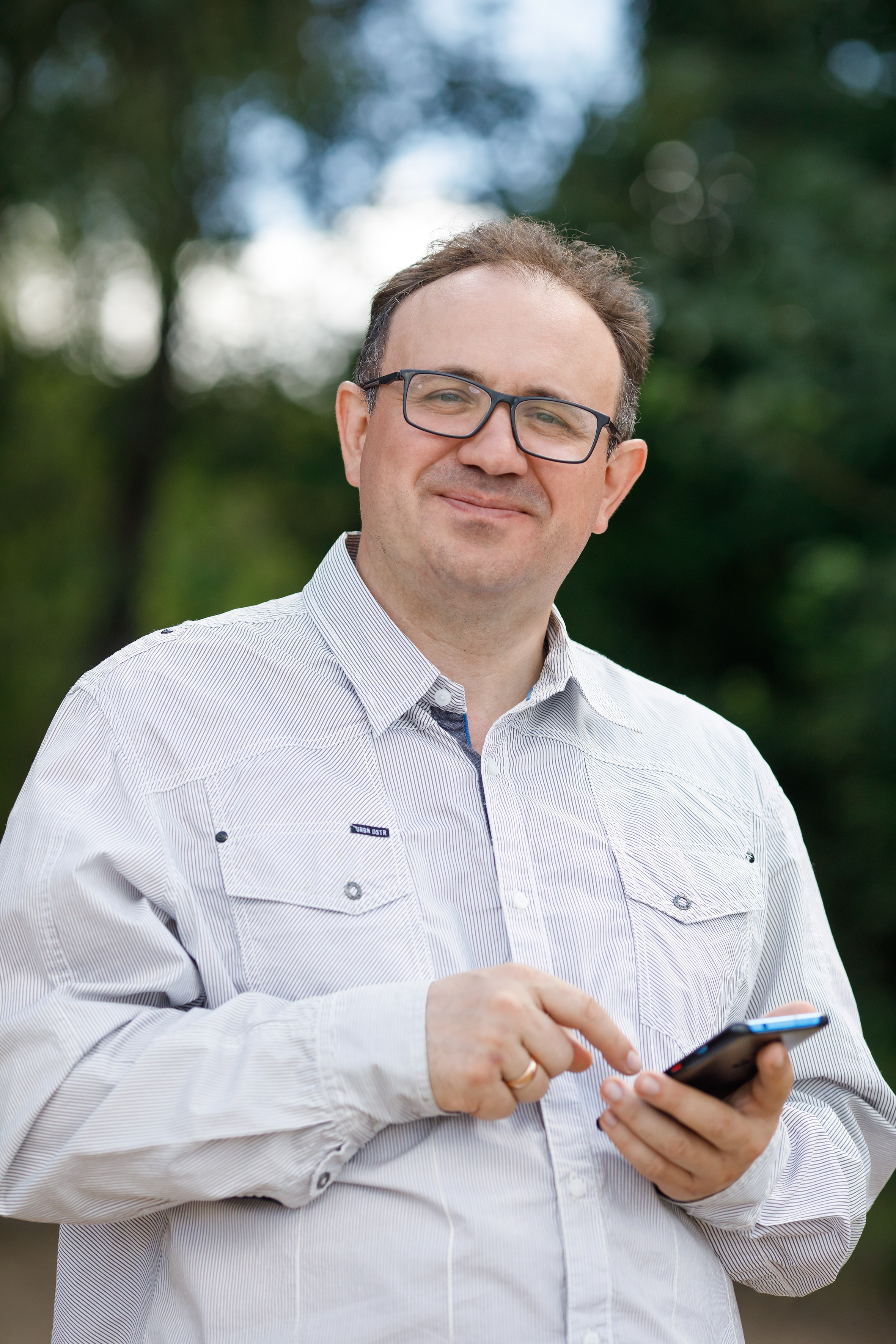 Семейная фотосессия в парке. Фотограф Анна Телекаева, выпускные альбомы, семейные и репортажные съемки в Омске