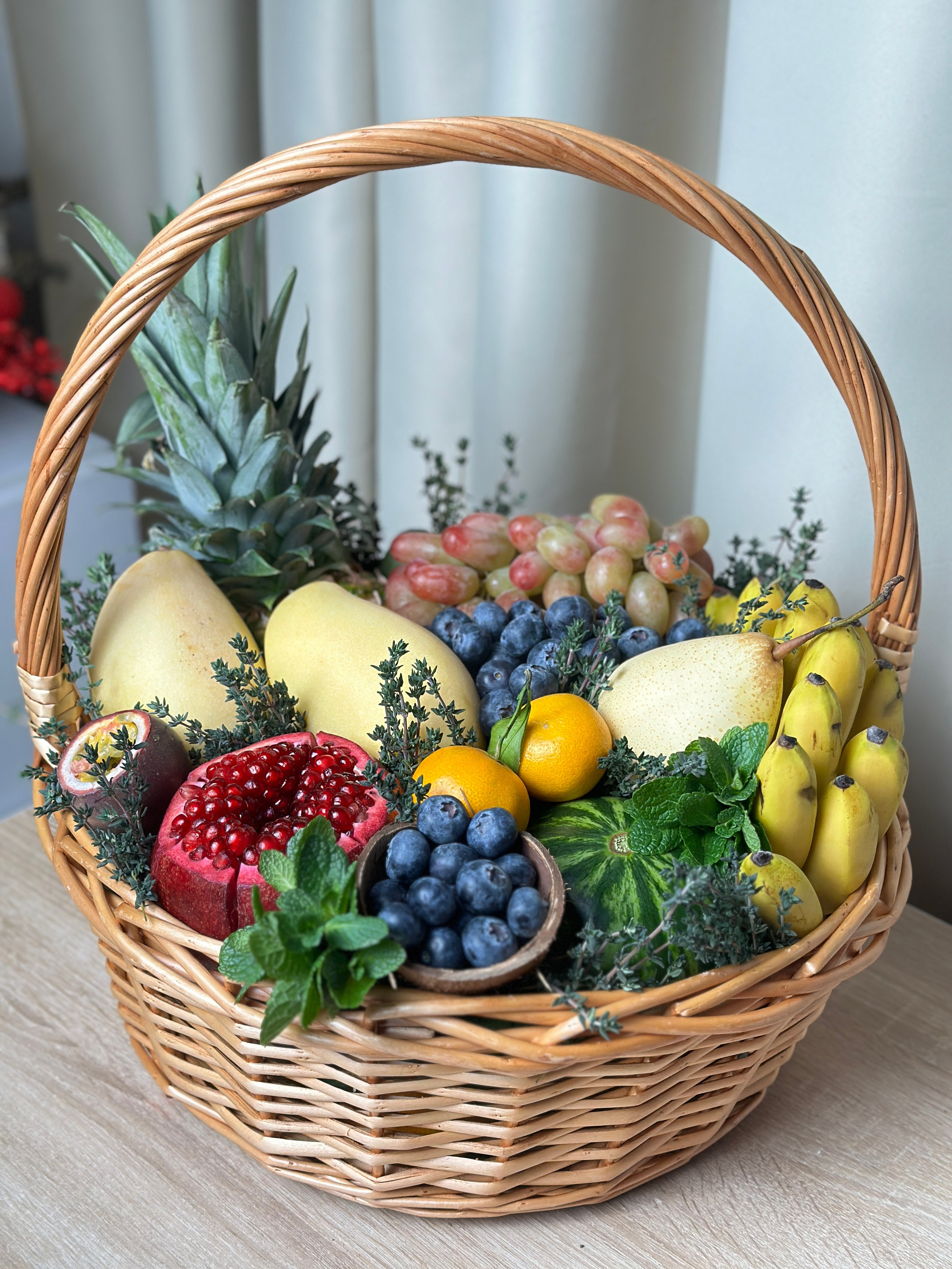 Корзины. Выездной кейтеринг, съедобные букеты, торты и сладости на заказ