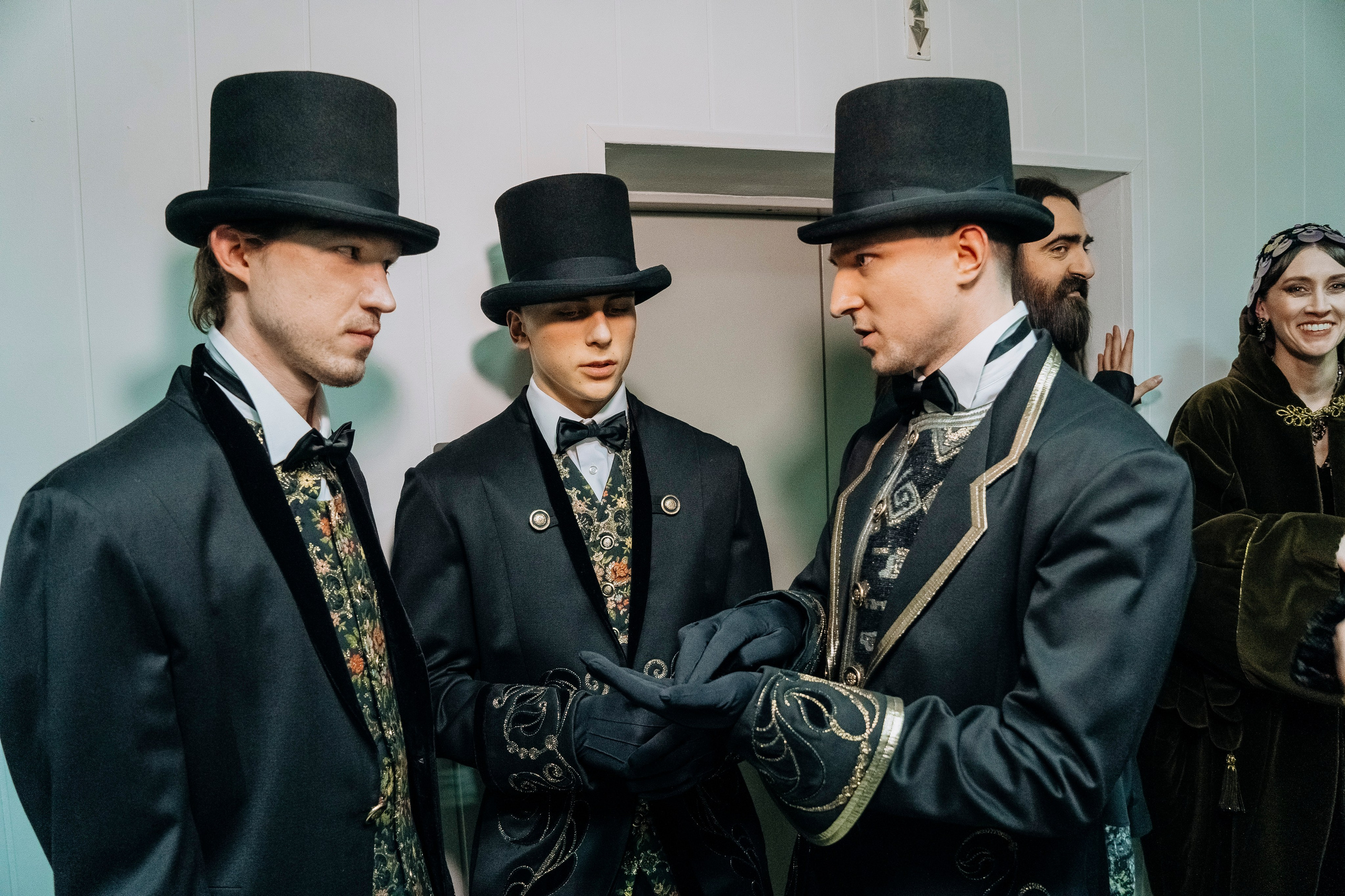 Возвращение легенды: Староновогодний показ Вячеслава Зайцева Больше: https://sinonim.org/improve#res. Профессиональный портретный фотограф в Москве Владимир Глаголев