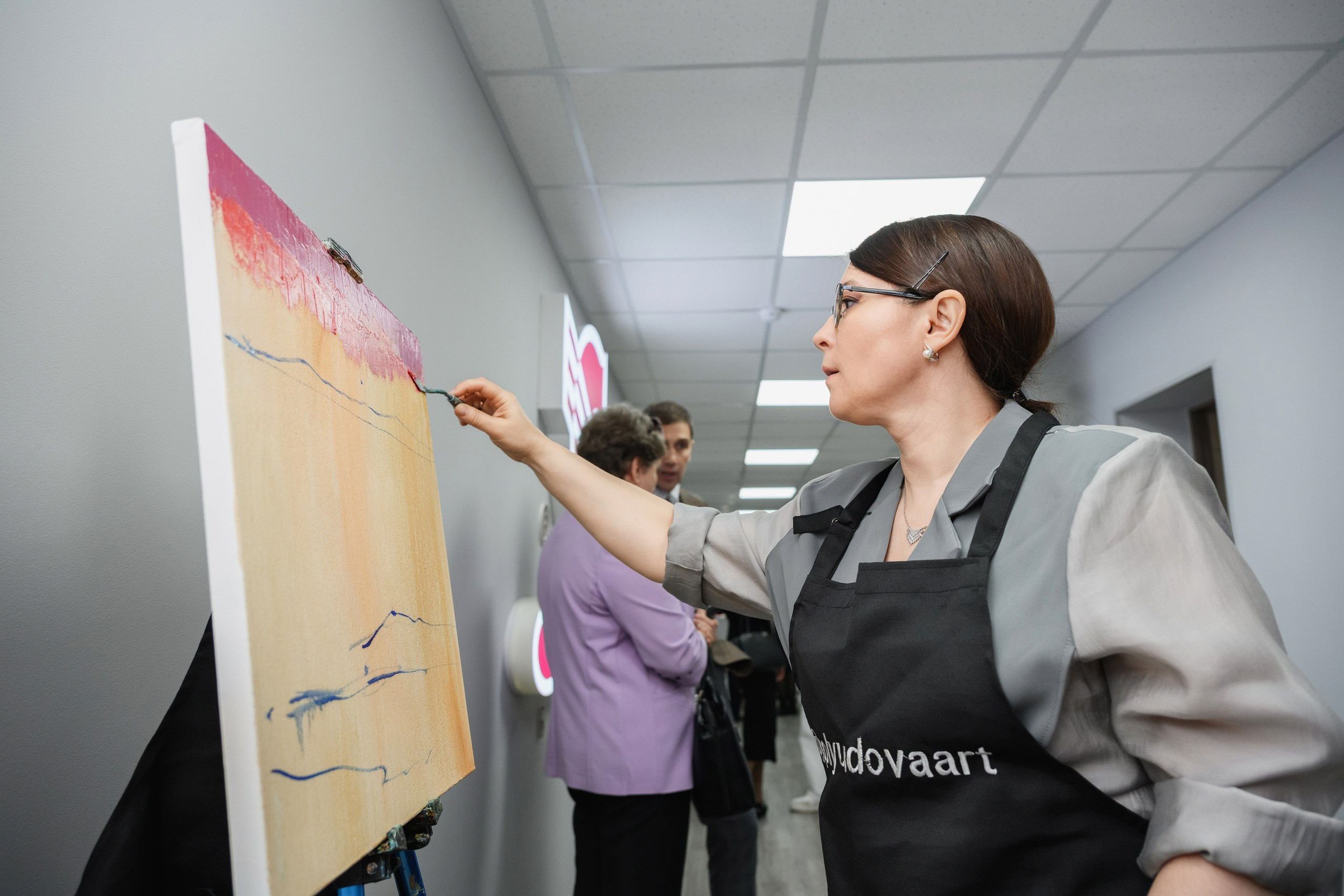 Фотосъемка открытия нового офиса банка в Петропавловске-Камчатском, Торжественная церемония открытия банковского филиала в Петропавловске-Камчатском, Официальные моменты с участием руководства банка в Петропавловске-Камчатском, Деловые и праздничные кадры важного события, Стоимость профессиональной съемки корпоративных мероприятий в Петропавловске-Камчатском.