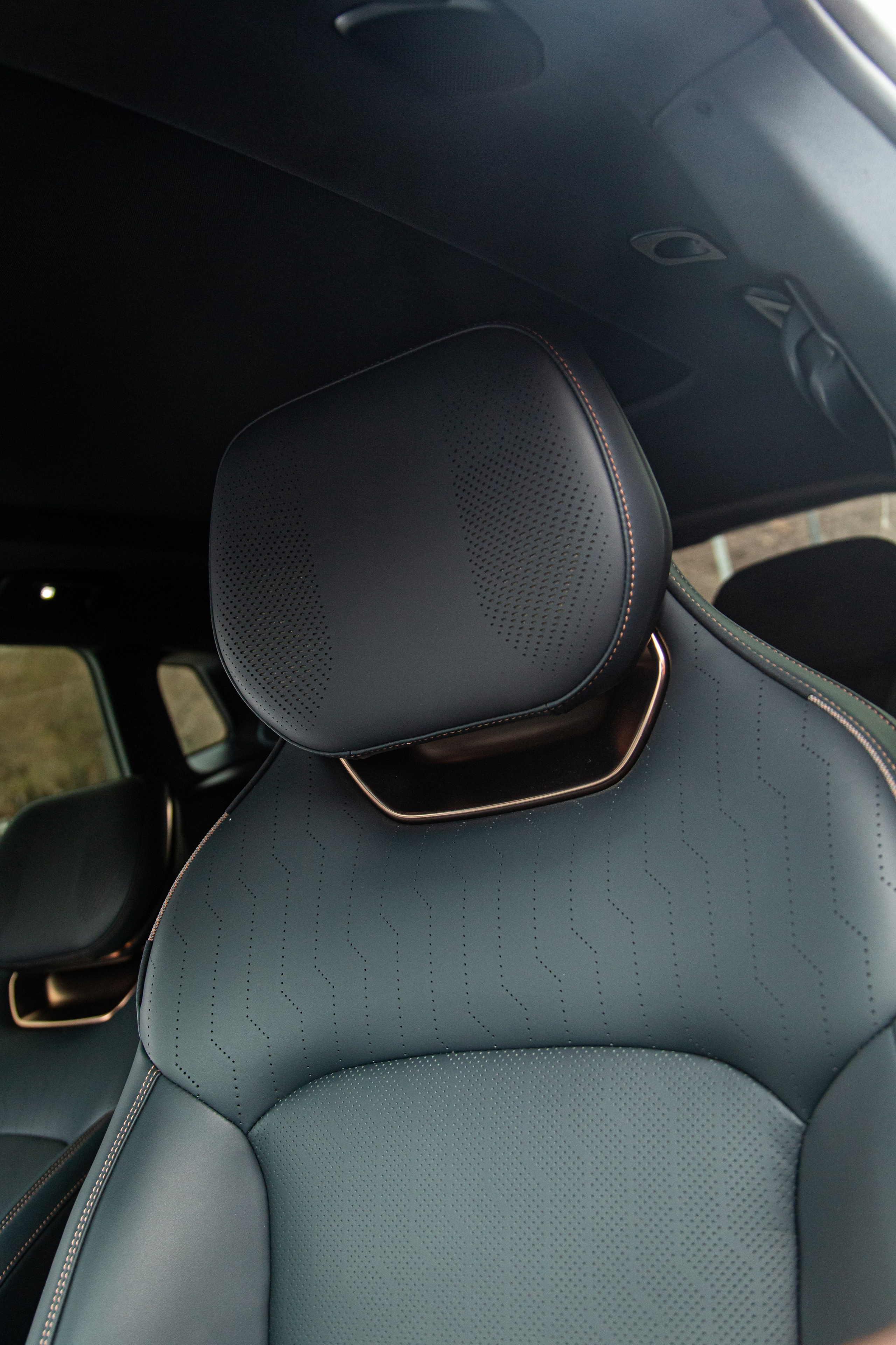 Lynk&Co 08 EM-P. Рекламный и портретный фотограф в Алматы — Серекпаев Танирхан