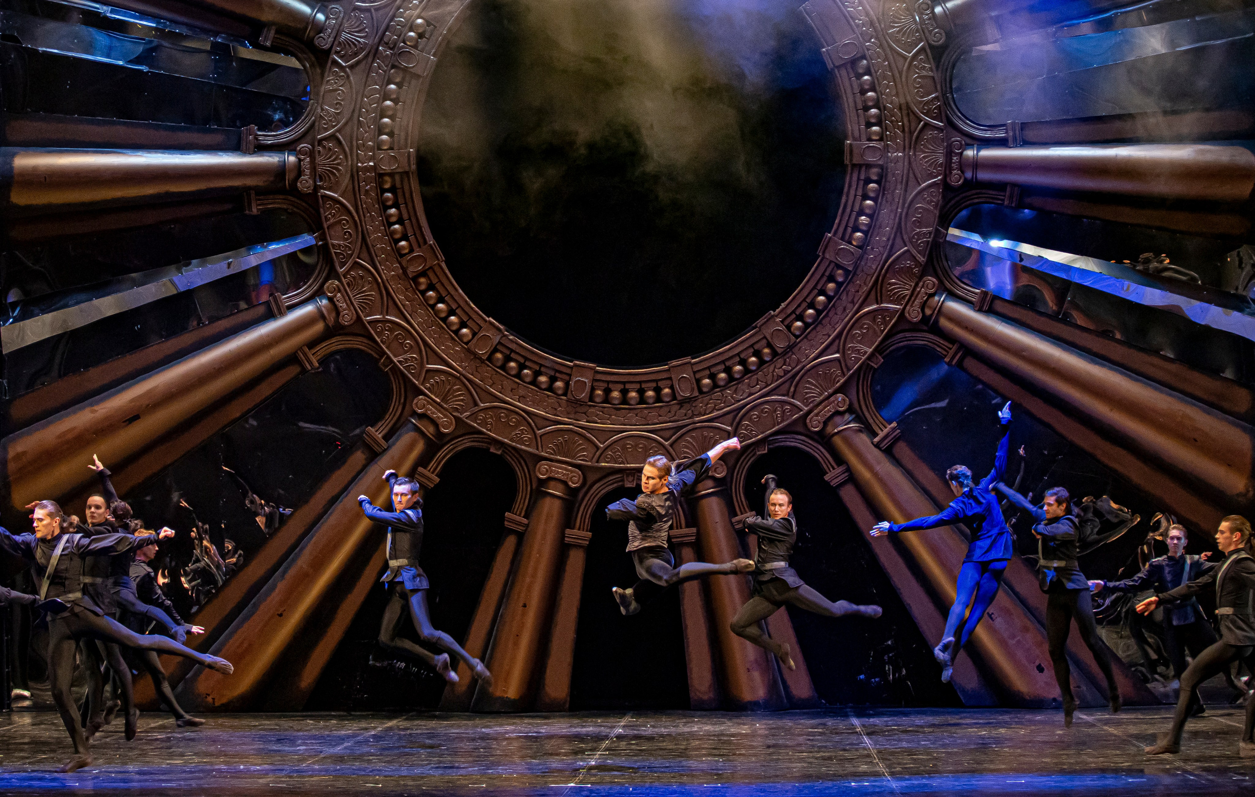 Русский Гамлет спектакль премьера Марийского театра оперы и балета в Зимнем театре г. Сочи. Фотограф в Сочи Юрий Шептаев