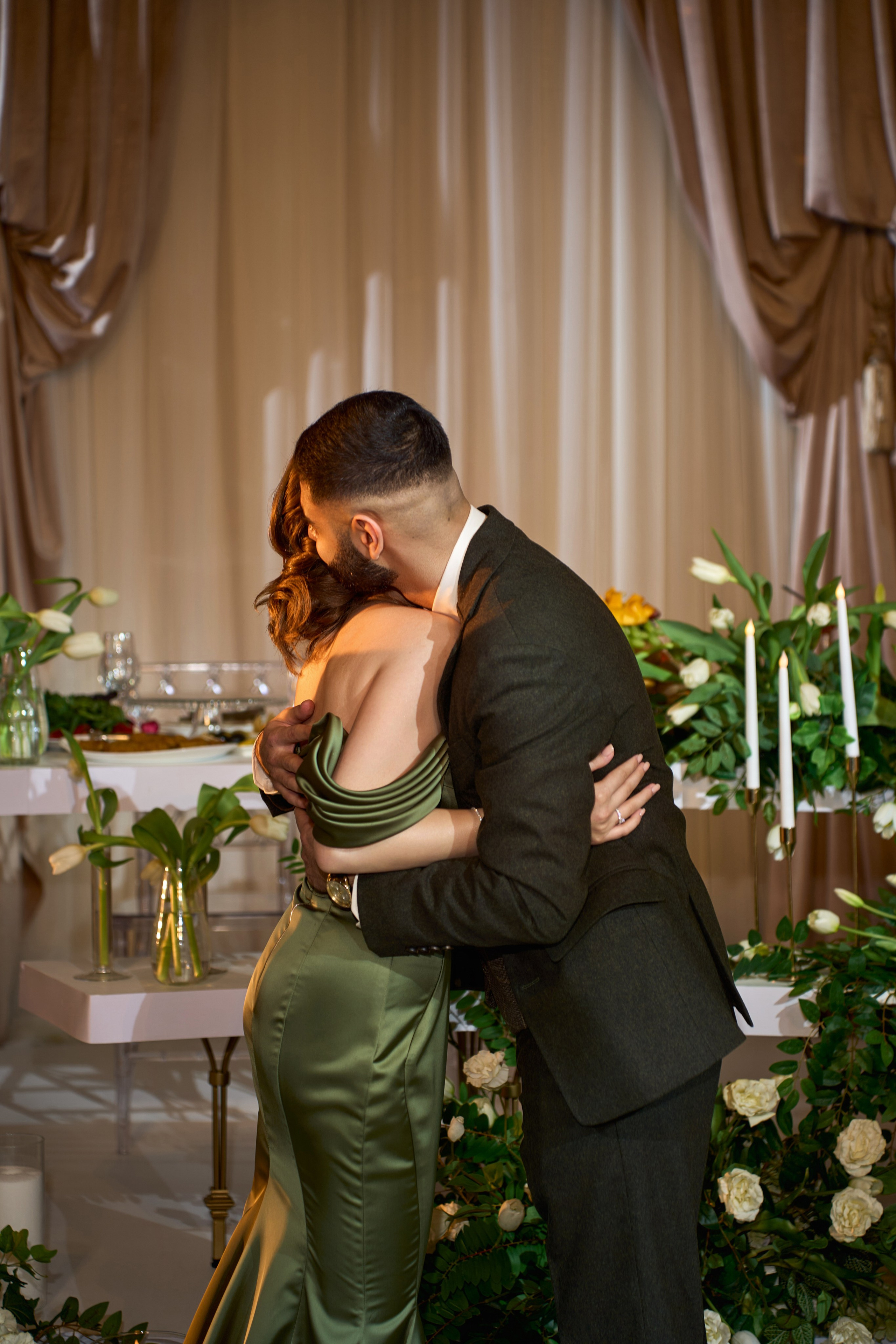 Красивое и чувственное сватовство Рафаэля & Алины в GOLDEN PALACE от ТВИНС СТУДИО. ТВИНС СТУДИО — лучшие свадебные фотографы и видеографы в Краснодаре