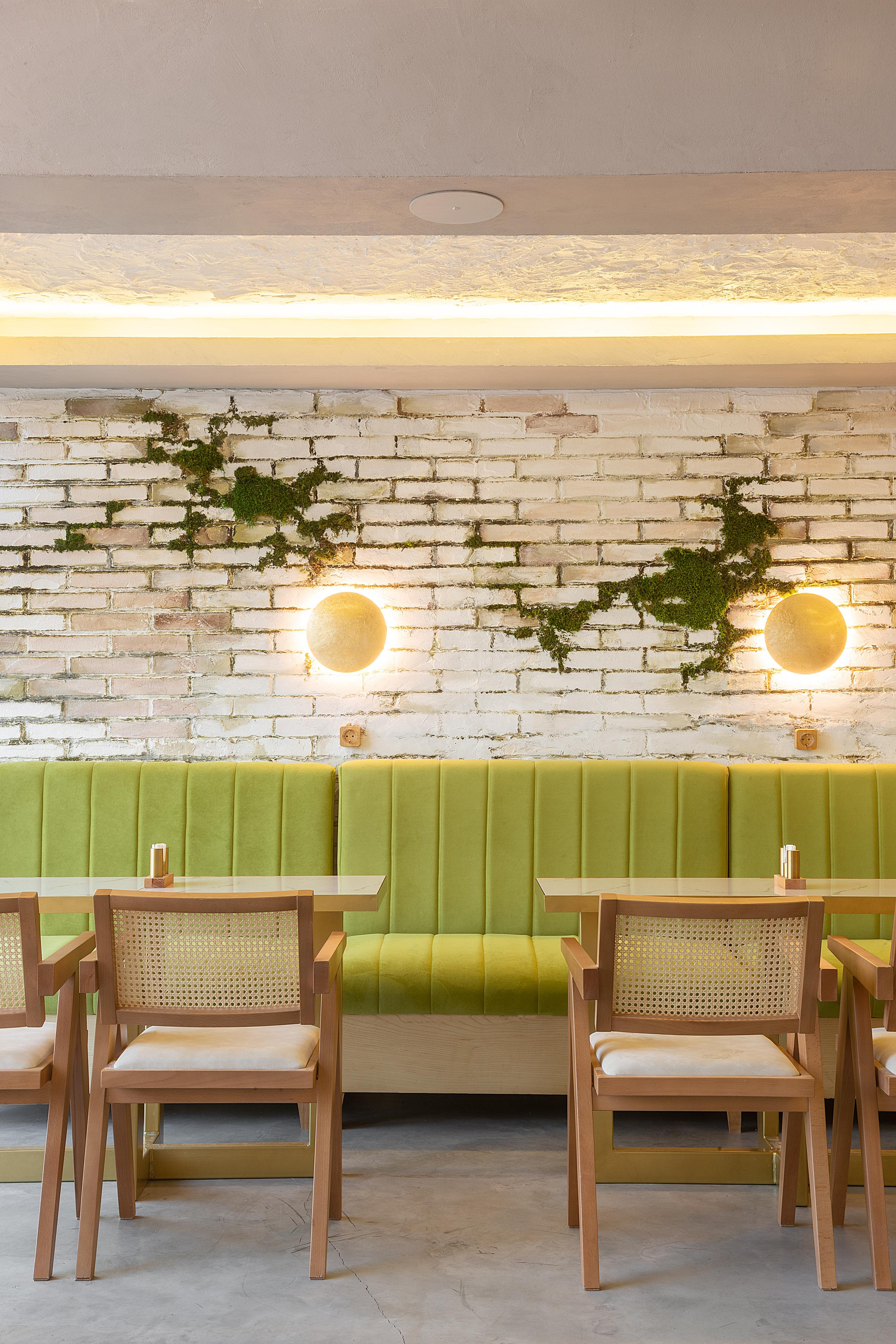 Decor Artu — Q Coffee Shop Premium. Roman Yakunin — interior photographer in Almaty, Kazakhstan