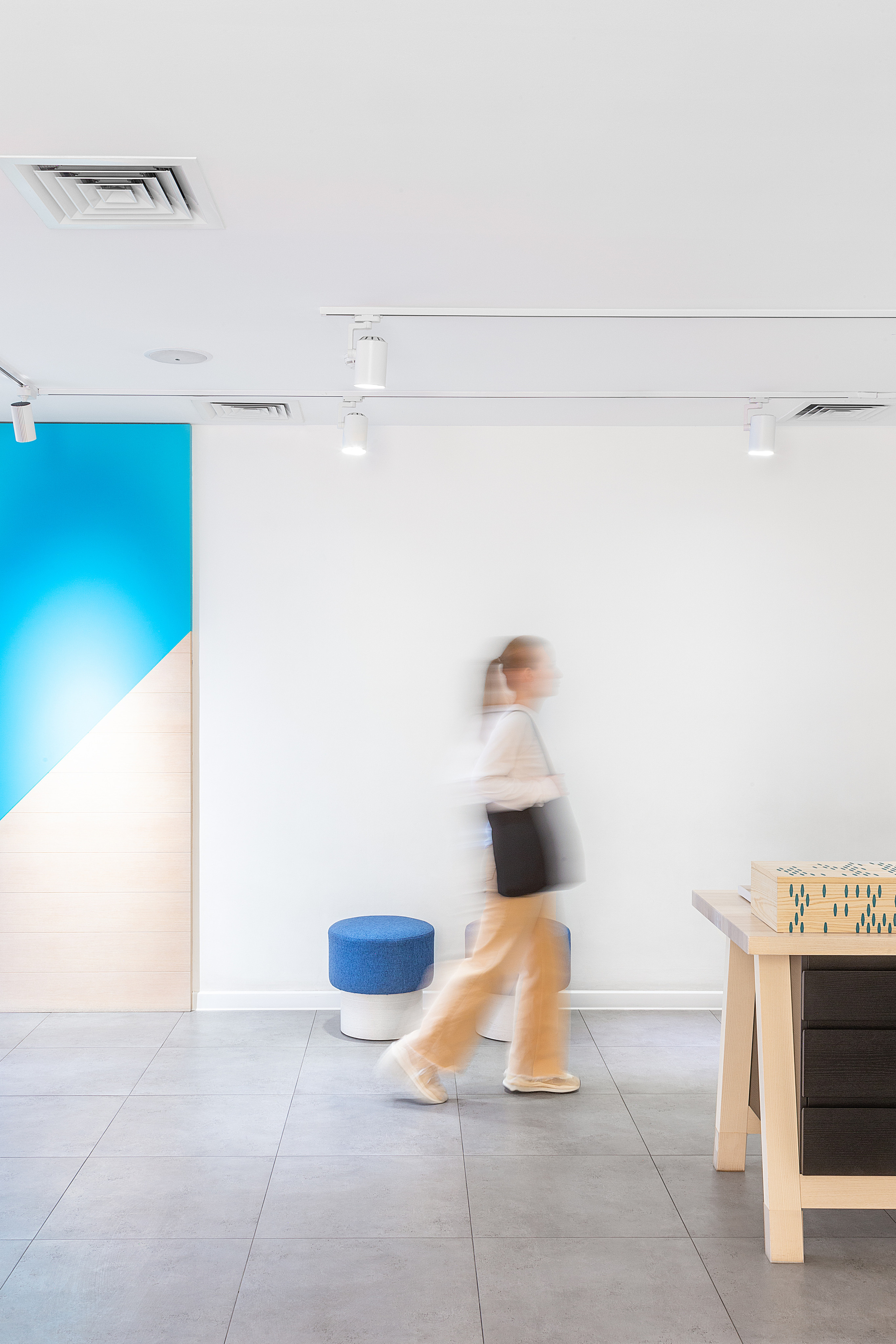 IQOS Boutique. Roman Yakunin — interior photographer in Almaty, Kazakhstan