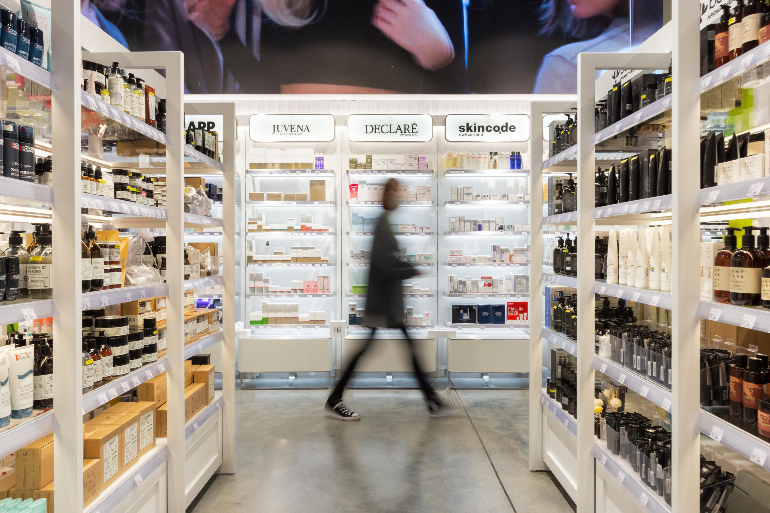 Интерьерная съёмка, бутик «Золотое Яблоко». Roman Yakunin — interior photographer in Almaty, Kazakhstan