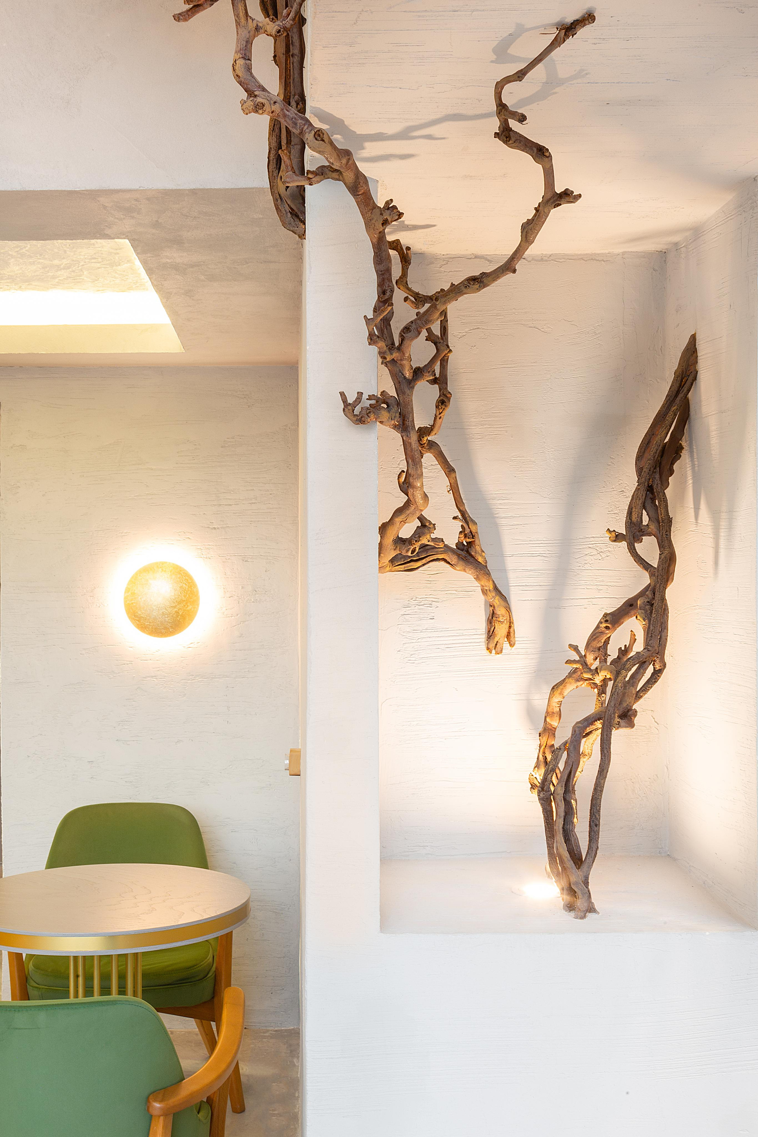 Decor Artu — Q Coffee Shop Premium. Roman Yakunin — interior photographer in Almaty, Kazakhstan